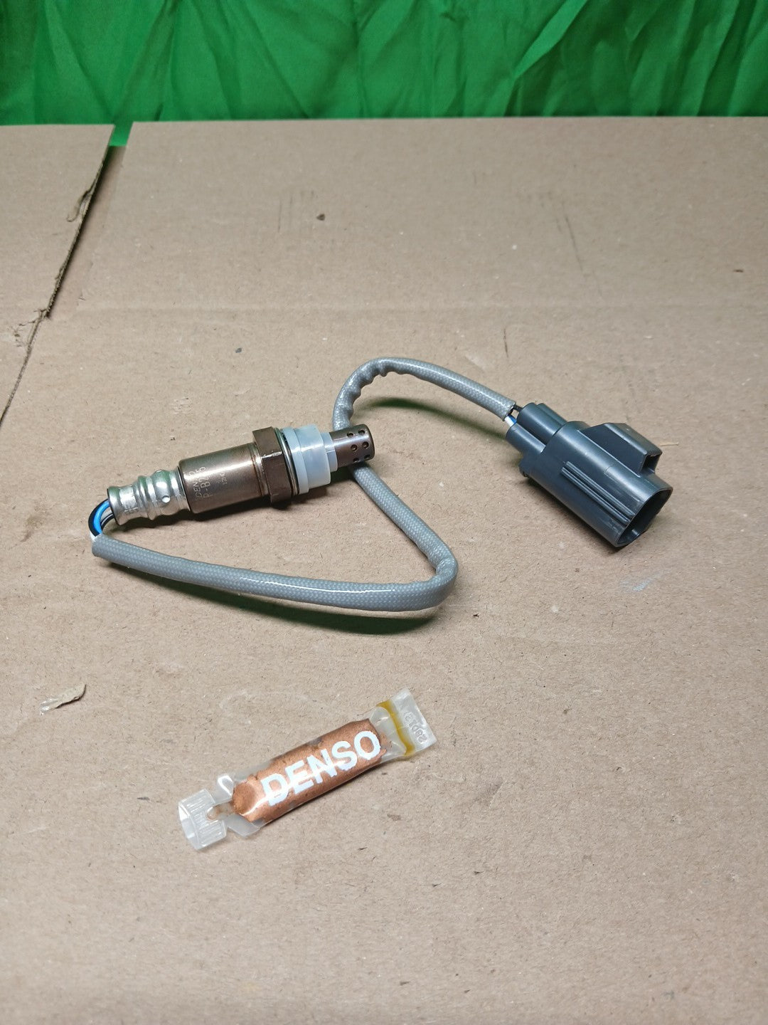 DENSO 234-4453 Oxygen Sensor 4 Wire, Direct Fit, Heated, Wire Length: 15.35