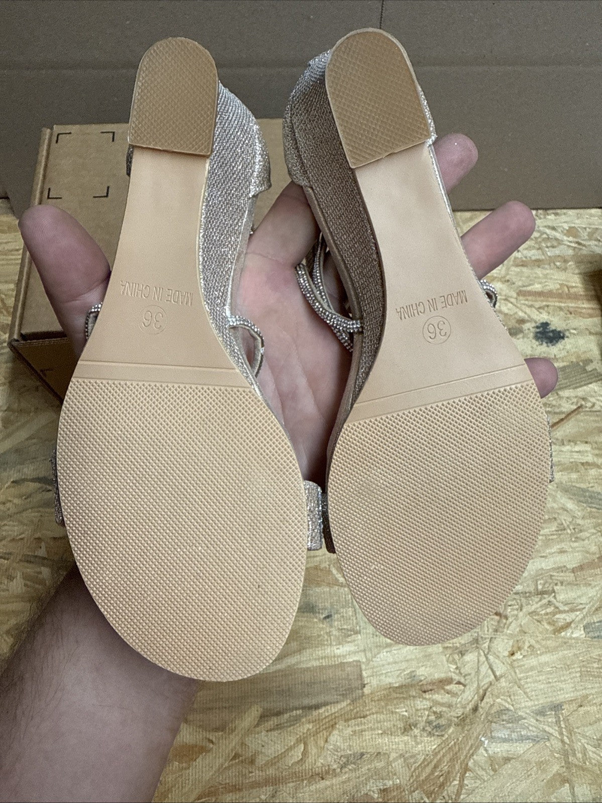 Dadawan Women’s open toe ankle strap glitter gold low wedge sandals Size 6 Pumps