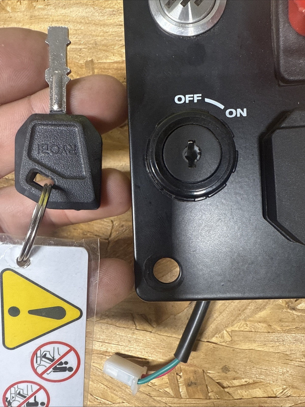 RYOBI Z30Li 80V HP 30" Key Switch, PTO, USB, Clear Bagger Chute. key included.