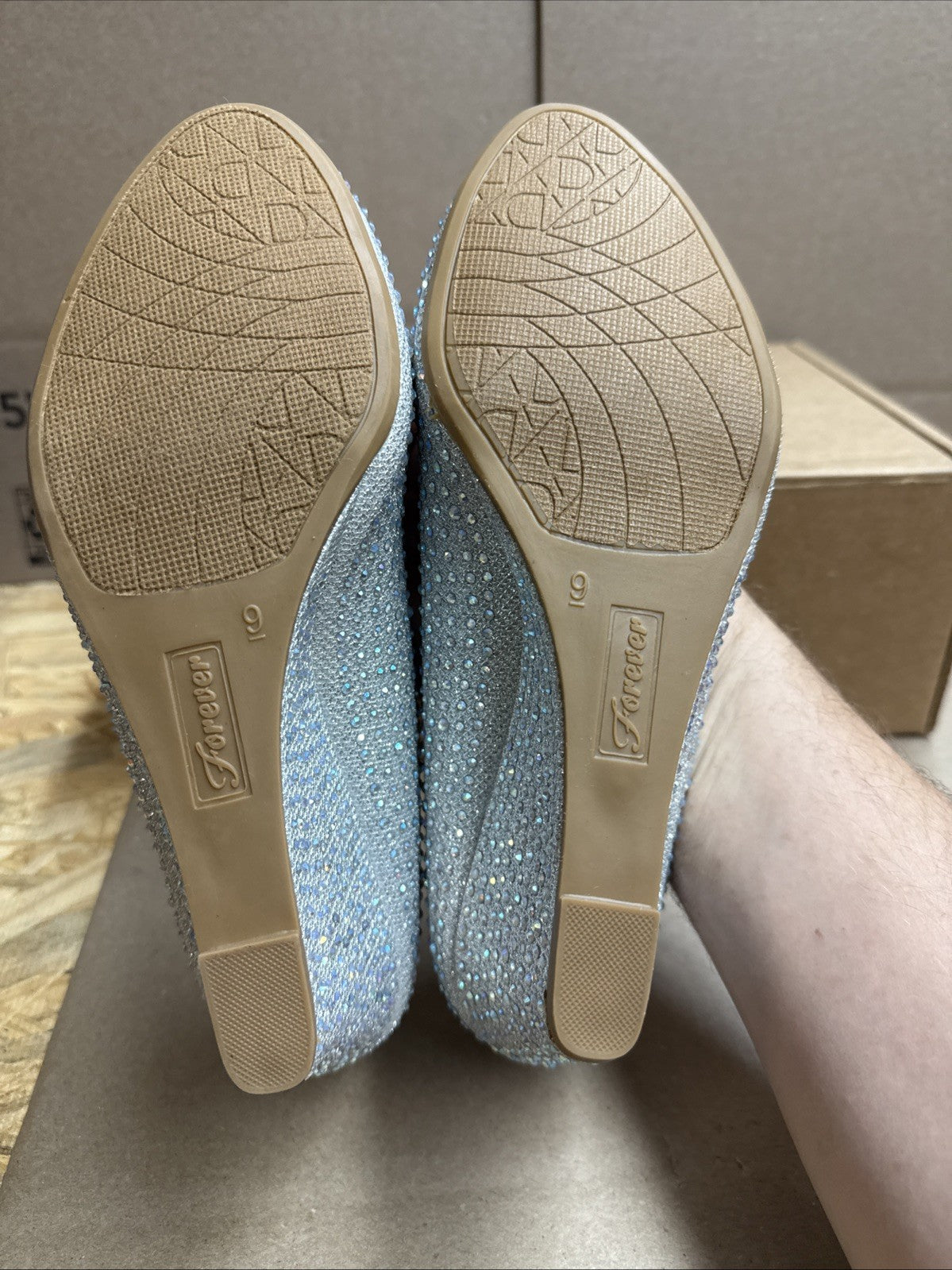 Forever women’s 9 low wedge heel shoe pump slip on comfort