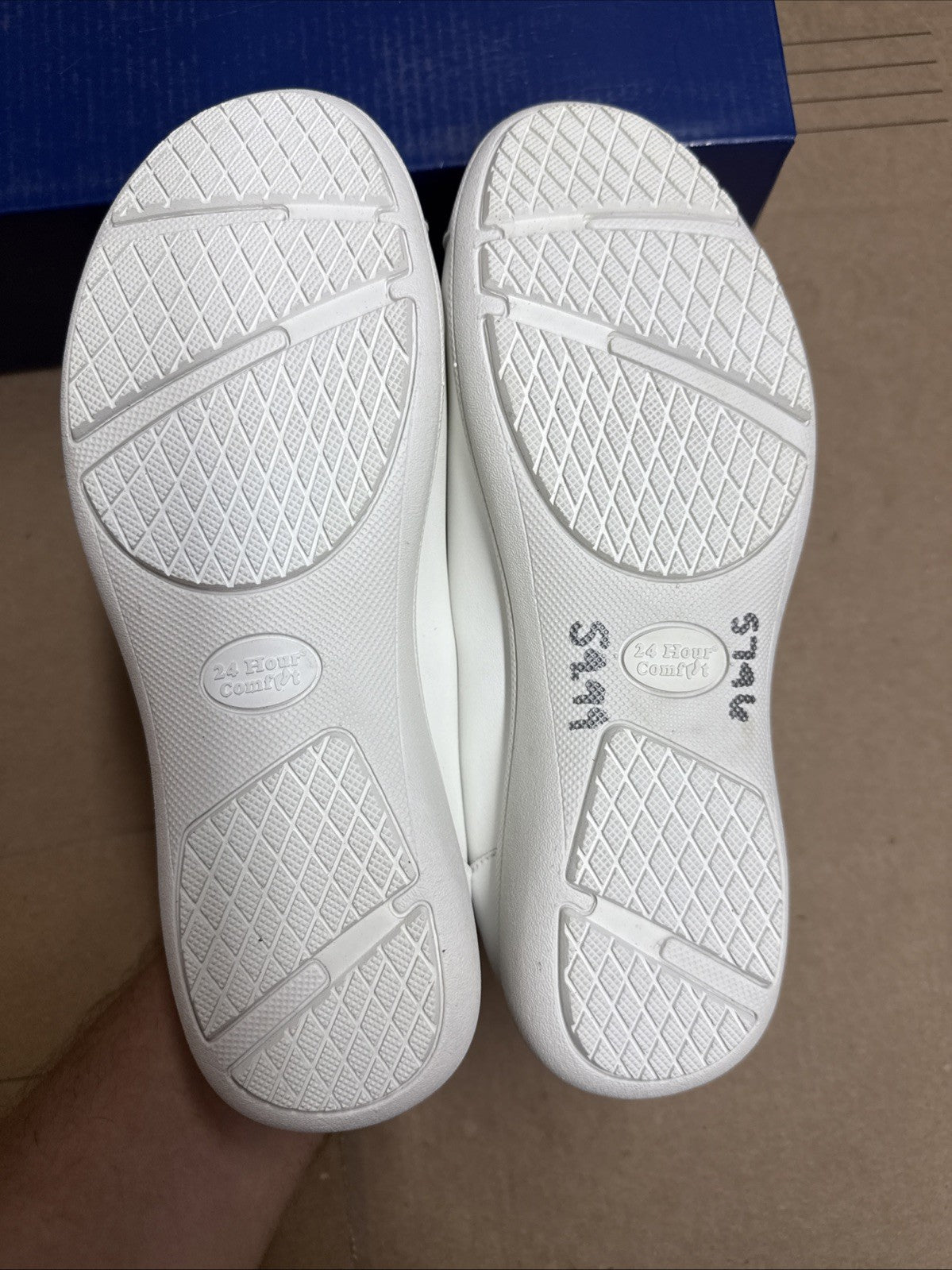 24 HOUR COMFORT Lila Women's 7 Wide Width Leather Slip-On Loafers Nurse