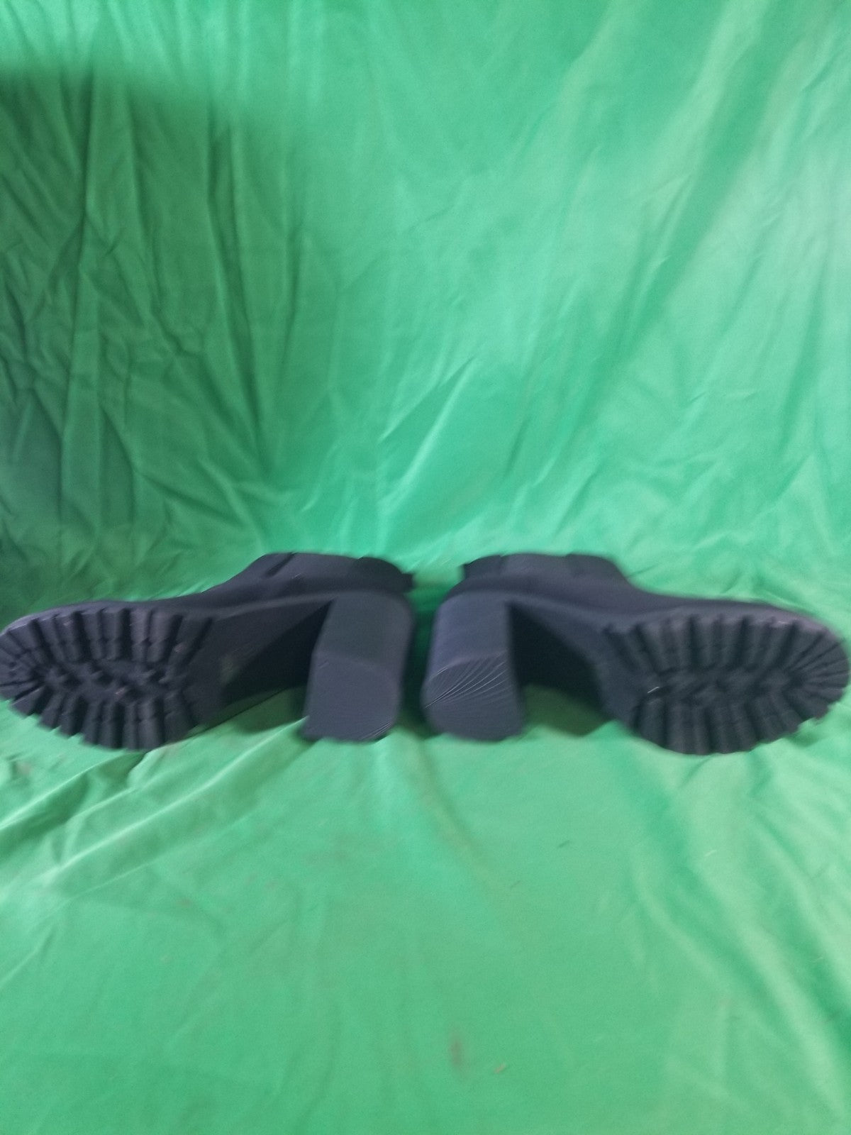 Soda Glove - Ankle Boot w/Lug Sole Elastic Gore and Chunky Heel Black Size 11