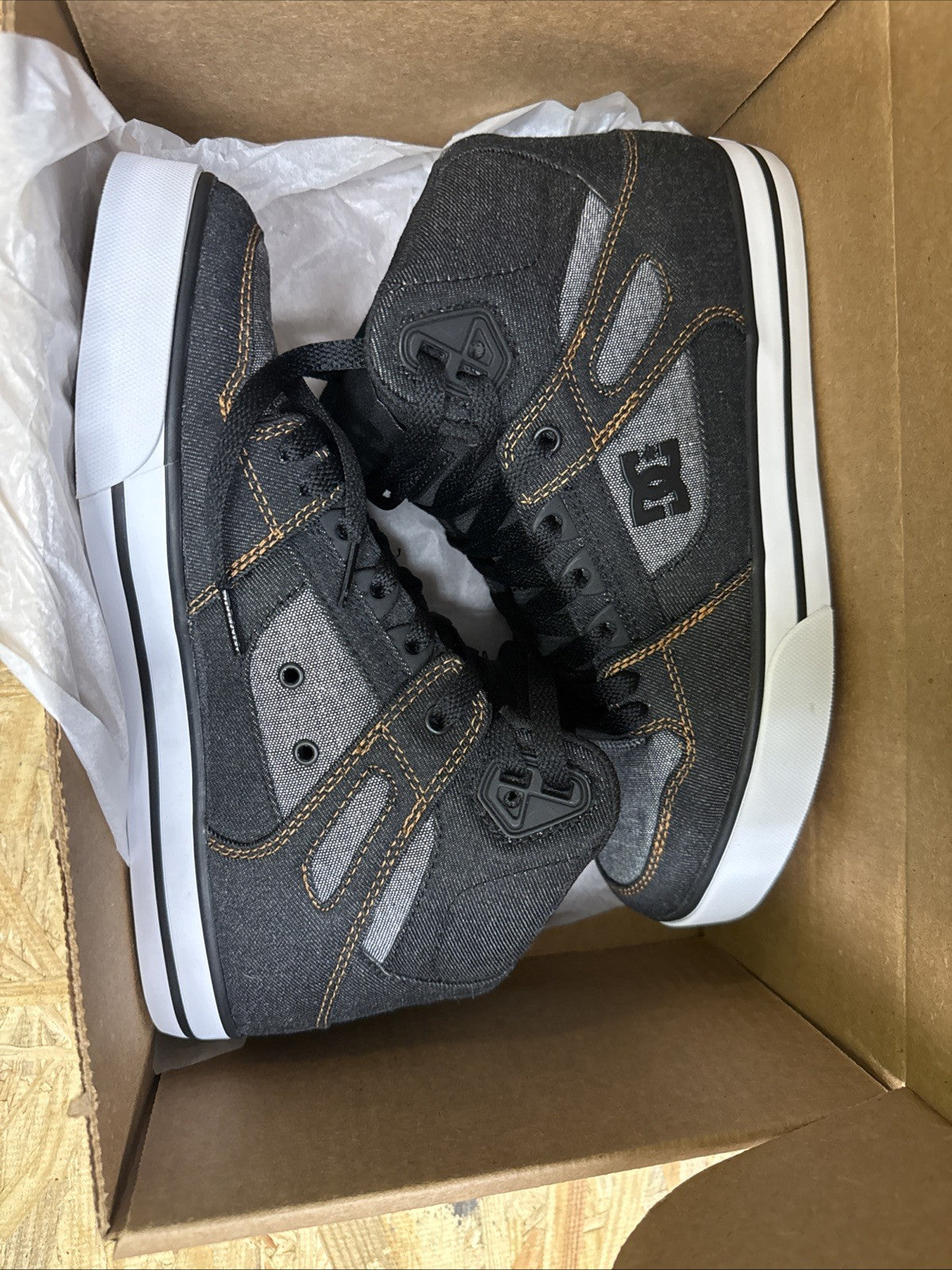 DC Pure High Top WC Shoes / sneakers 400043-1AB Size 8 NEW