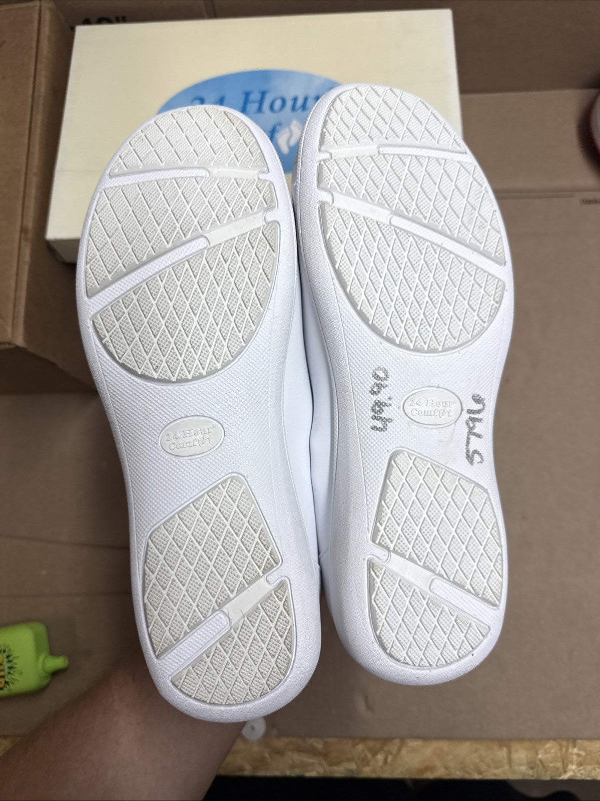 24 HOUR COMFORT Lila Women's 9.5 Wide Width Leather Slip-On Loafers Nurse