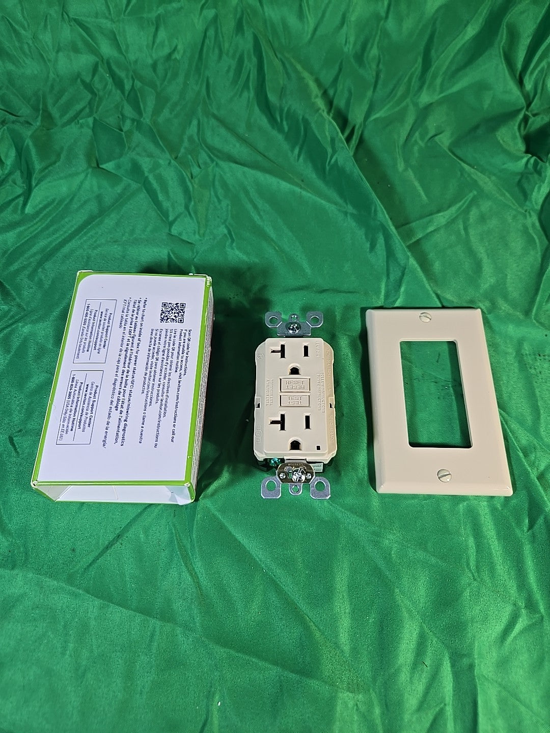 Leviton Ivory GFNT-I Self-Test Smartlockpro Slim GFCI Receptacle Lot of 2