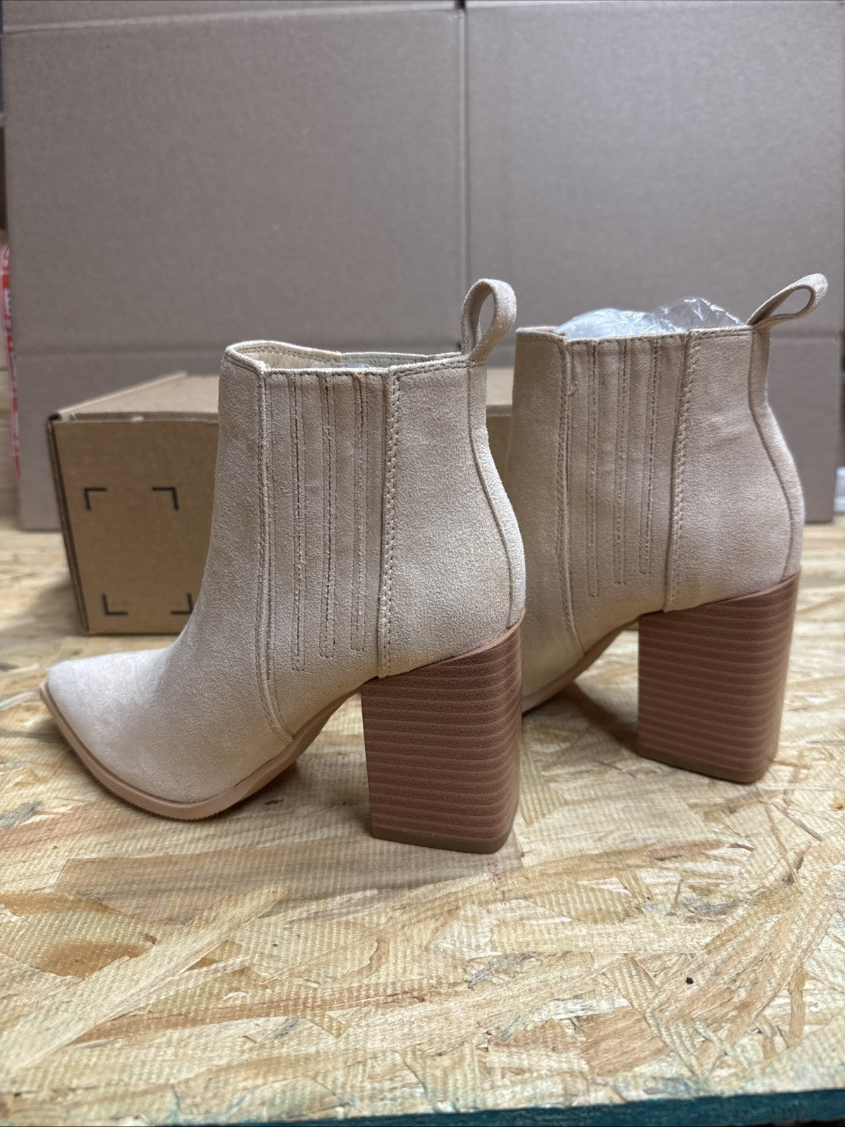 Women’s Size 5 slip on ankle stacked mid block heel shoes Faux leather Boots