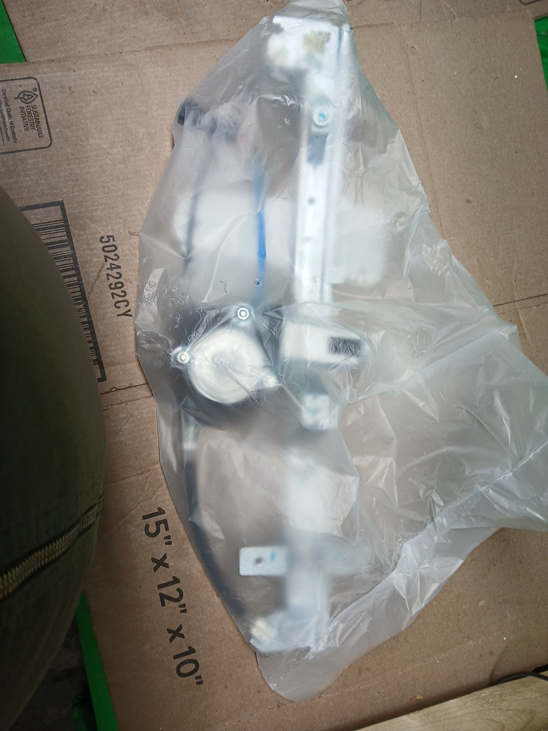 Dorman 741-552 Front Driver Side Power Window Motor and Regulator Assembly