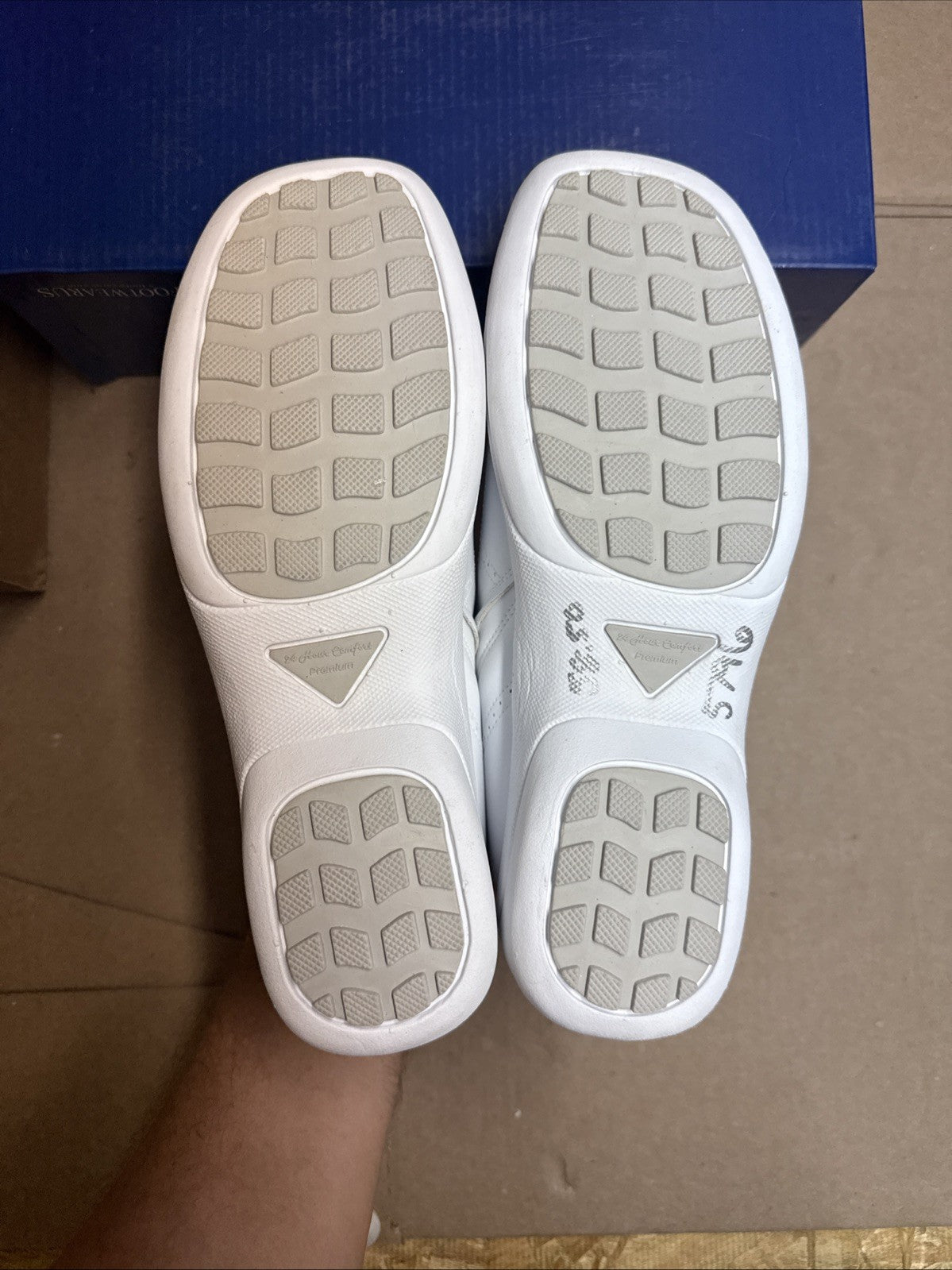 24 HOUR COMFORT Sofia Women's 8.5 Wide Width Slip-On Leather Loafers