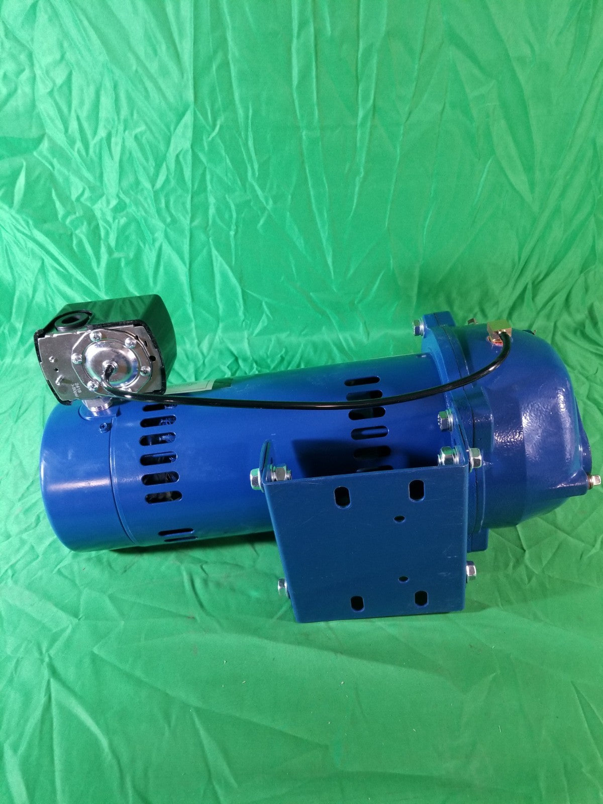 Everbilt 1 HP Professional Convertible Jet Pump NEW OPEN BOX