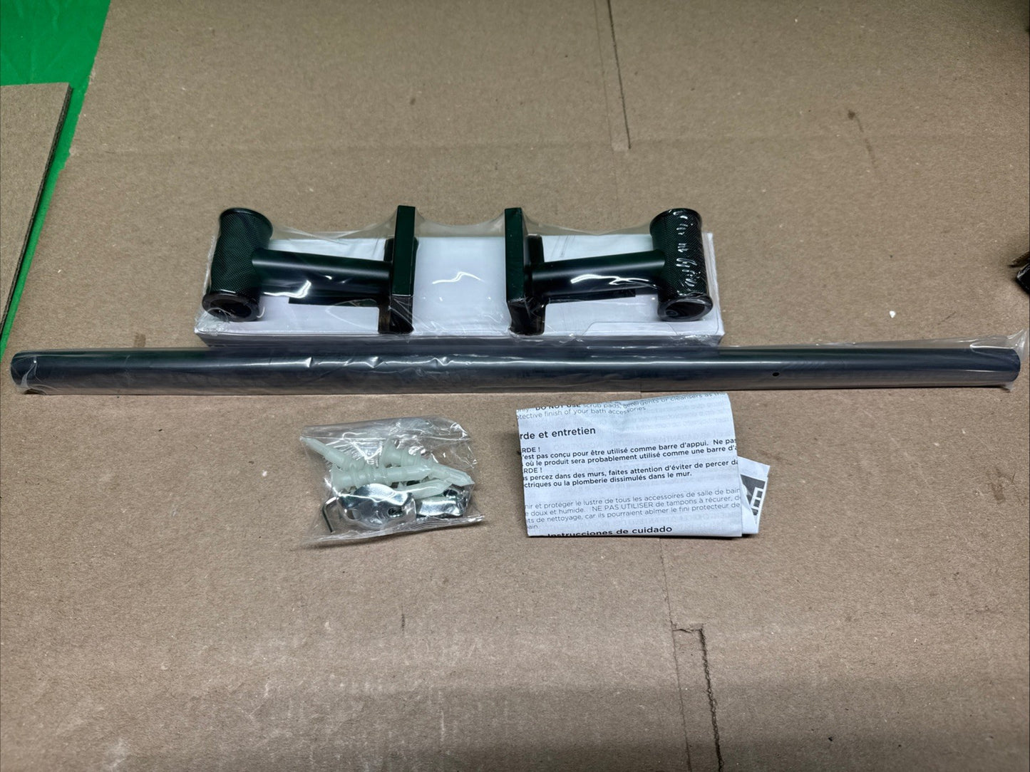 Delta Averland 18 in. Towel Bar in Matte Black AVE18-MB