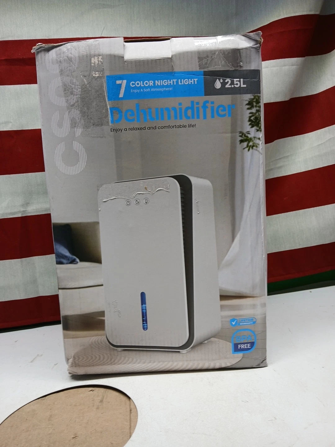 Dehumidifier 2.5 L capacity NEW in box Dual Core 7 color night Light