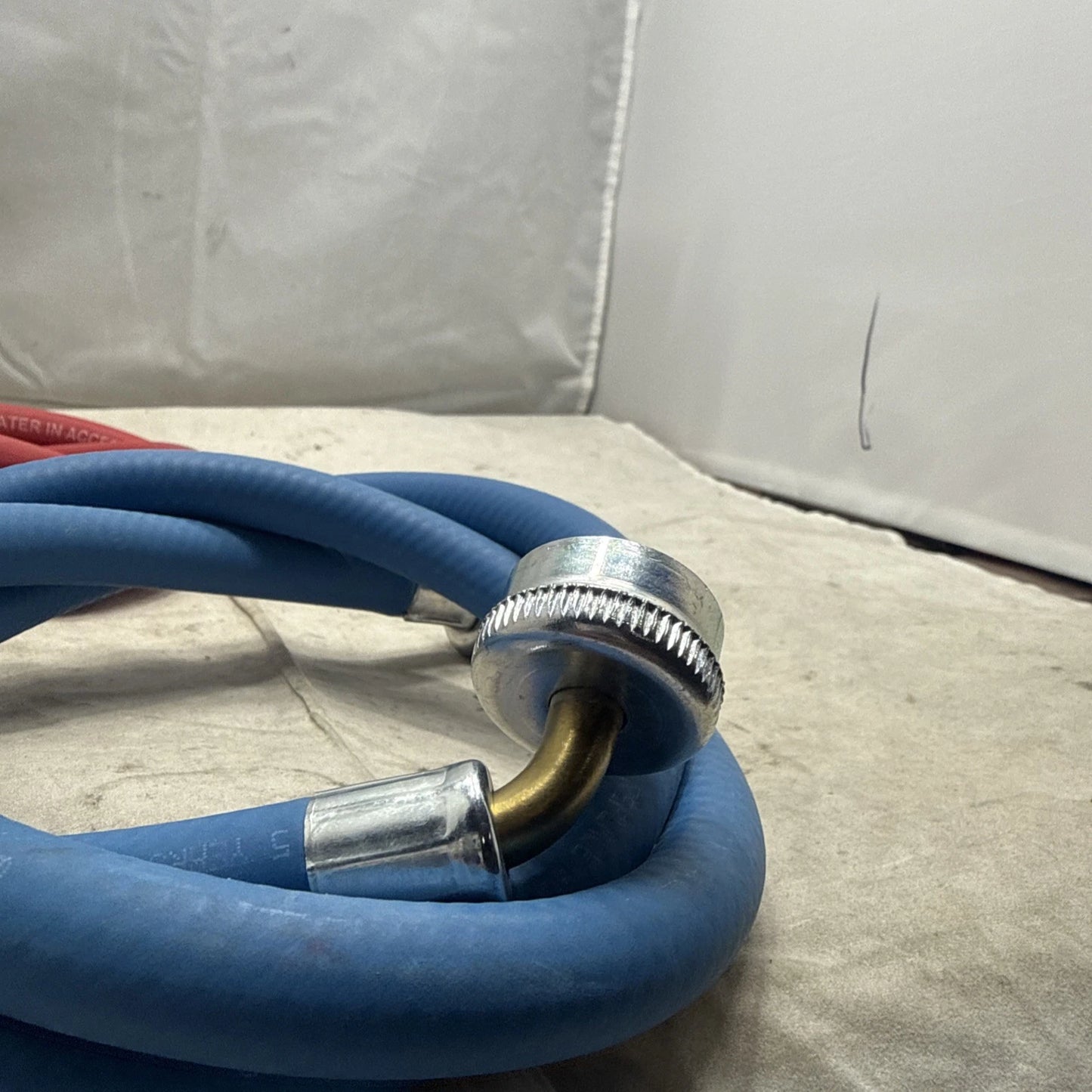 PAIR Everbilt4FT RED/BLUE RUBBER WASHER HOSES Open Box