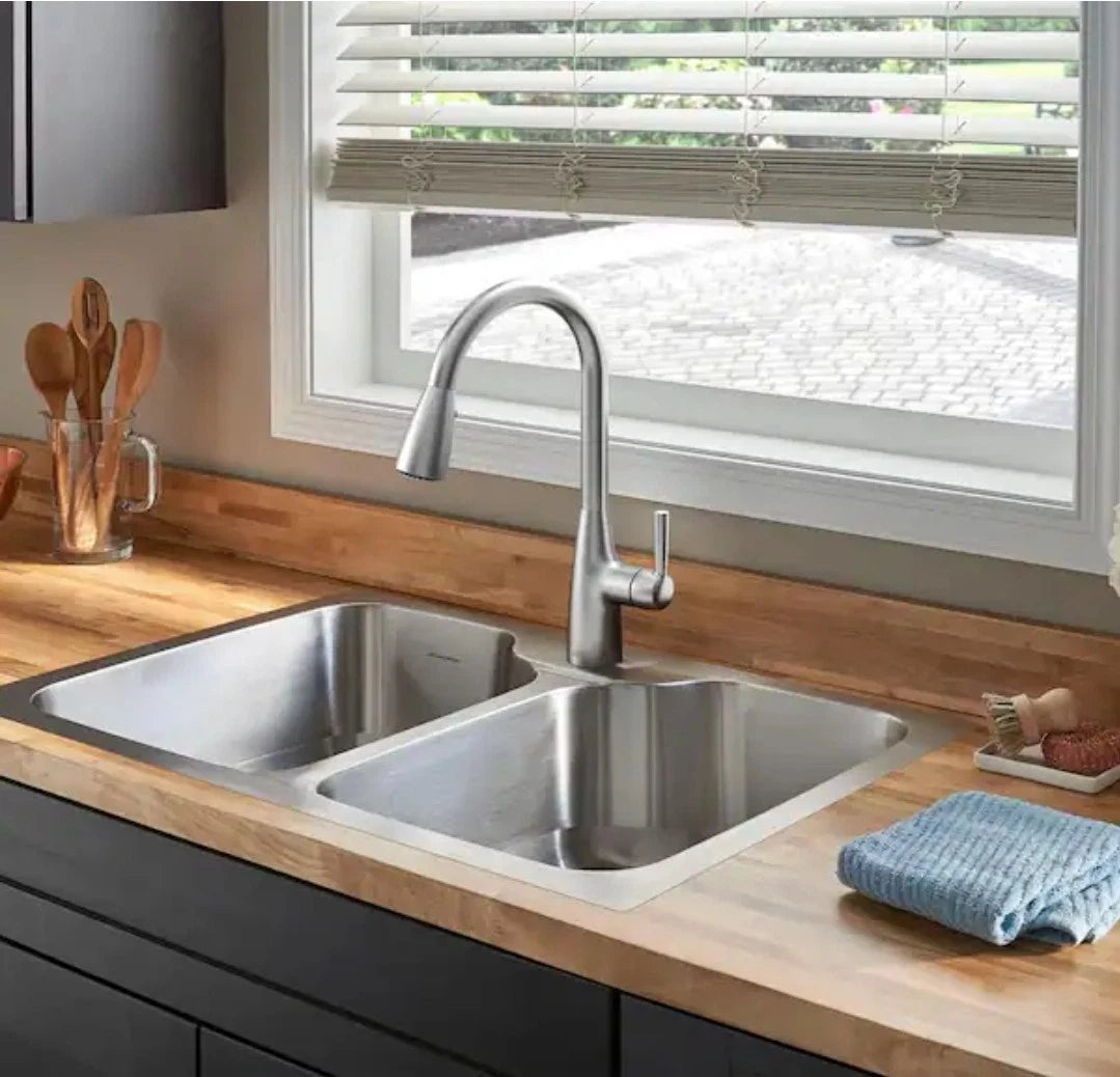 American StandardFairbury 2S Single-Handle Pull-Down Sprayer Kitchen Faucet