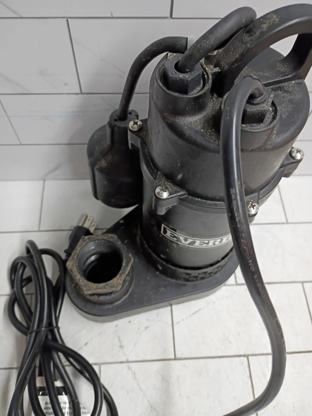 Everbilt HDSP50W 1/2 HP Submersible Aluminum Sump Pump with Tethered Switch Used