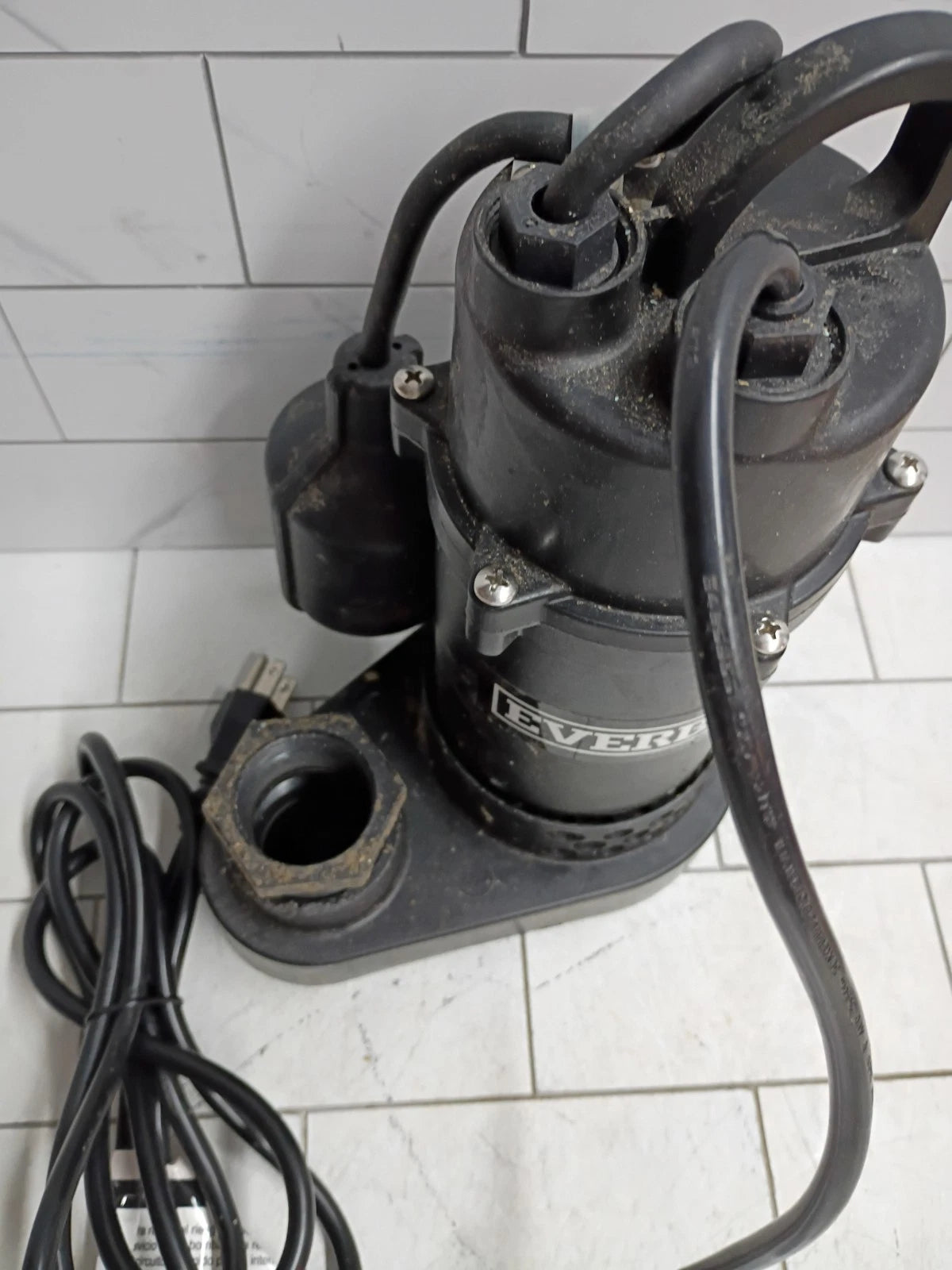 Everbilt HDSP50W 1/2 HP Submersible Aluminum Sump Pump with Tethered Switch Used