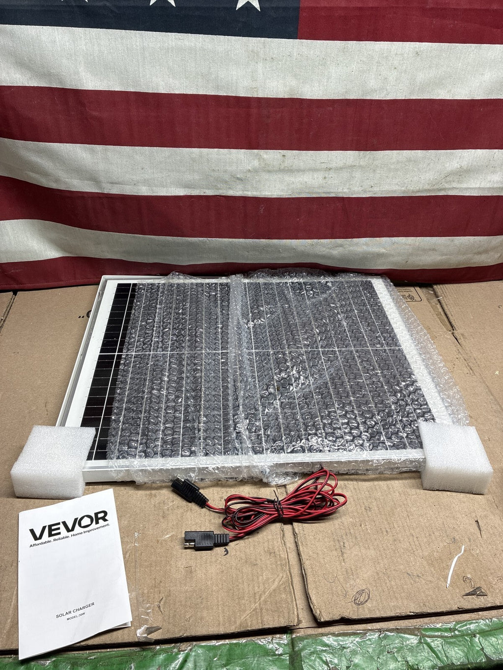 VEVOR Solar Battery Charger Maintainer 30W 12V Solar Panel Trickle Charging Kit