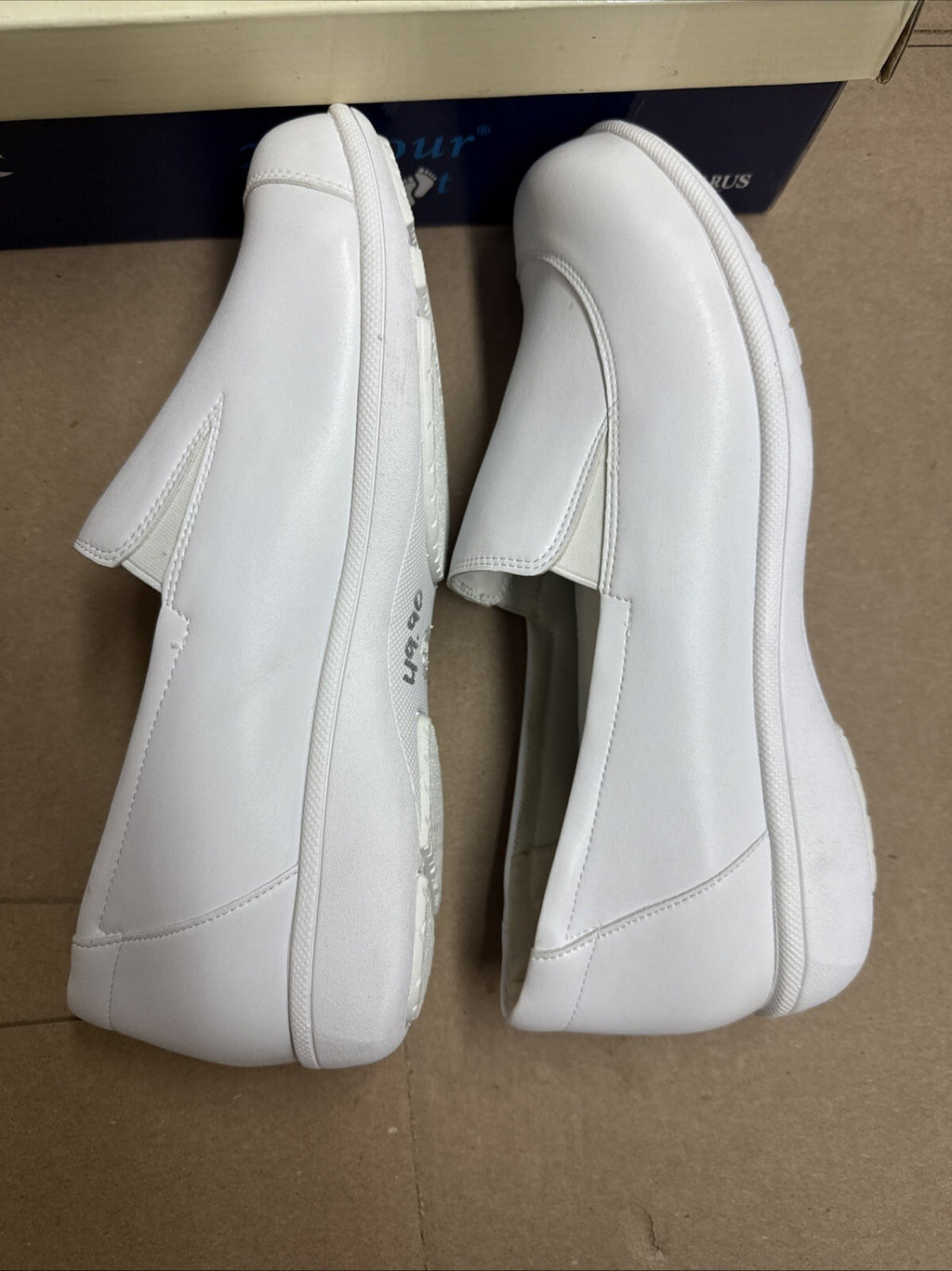 24 HOUR COMFORT Lila Women's 9.5 Wide Width Leather Slip-On Loafers Nurse