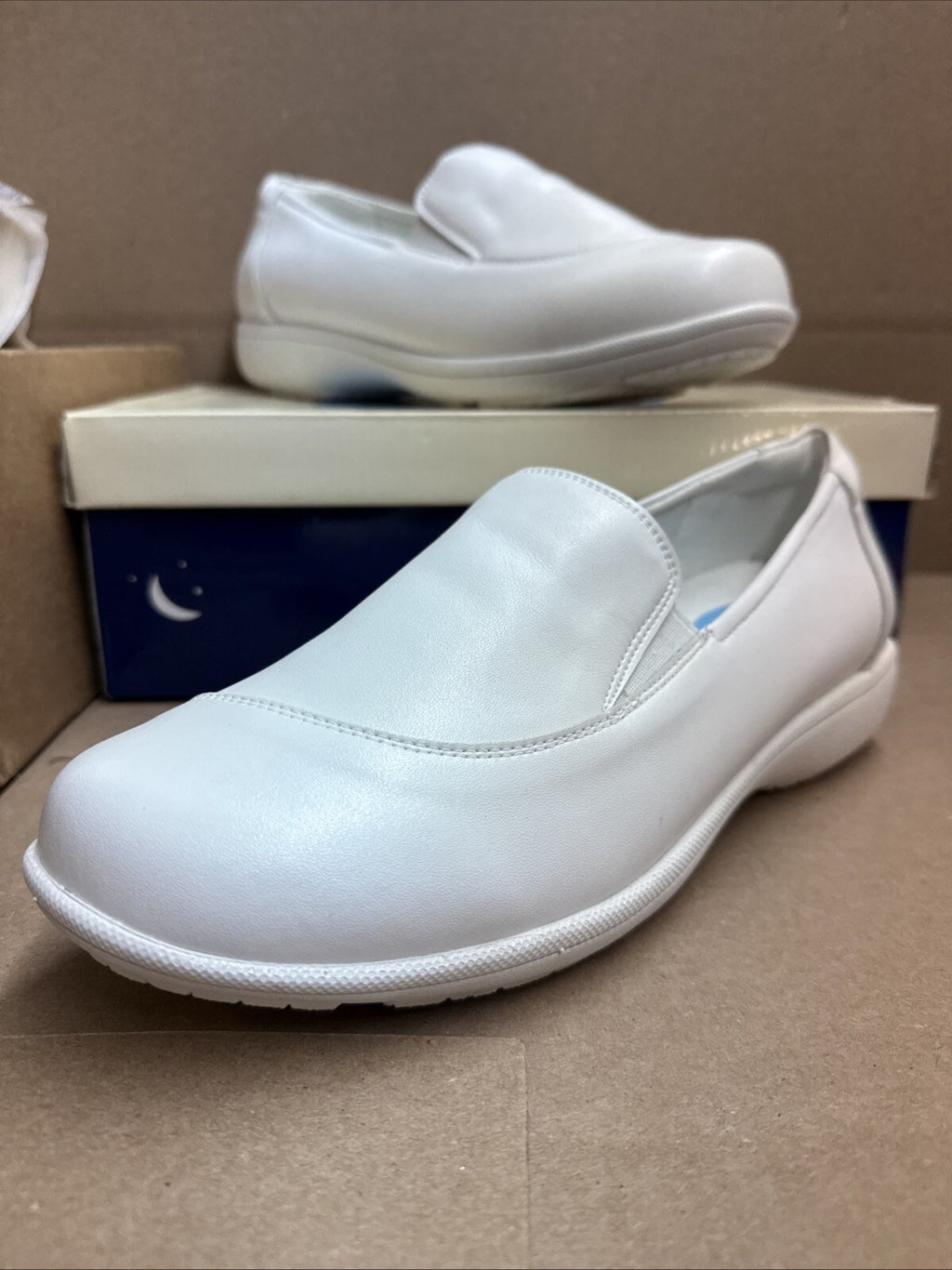 24 HOUR COMFORT Lila Women's 10.5 Wide Width Leather Slip-On Loafers Nurse