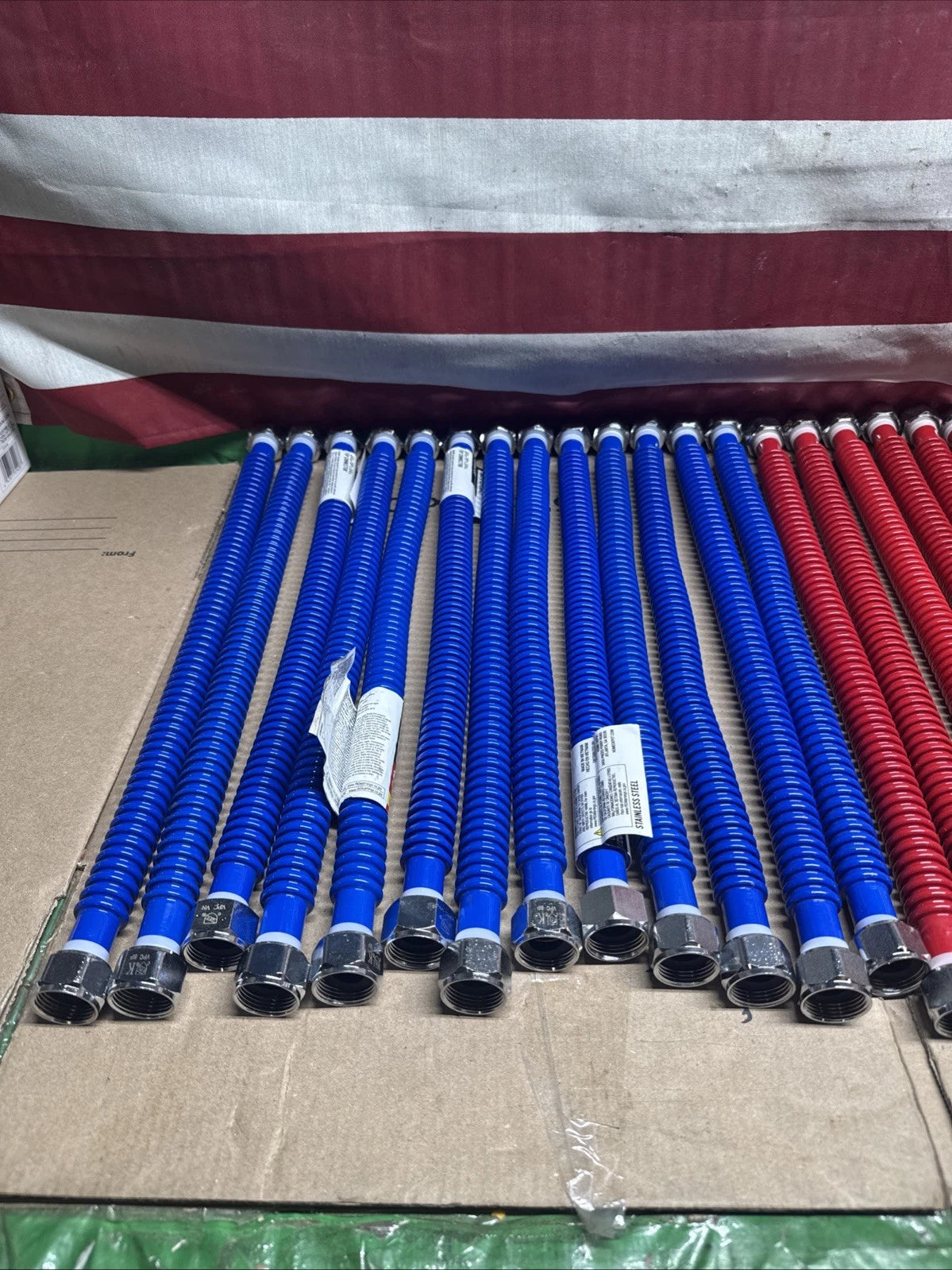 Lot Of 26 Everbilt 3/4" X 18" Water Heater Flex Connector Red & Blue Open Box