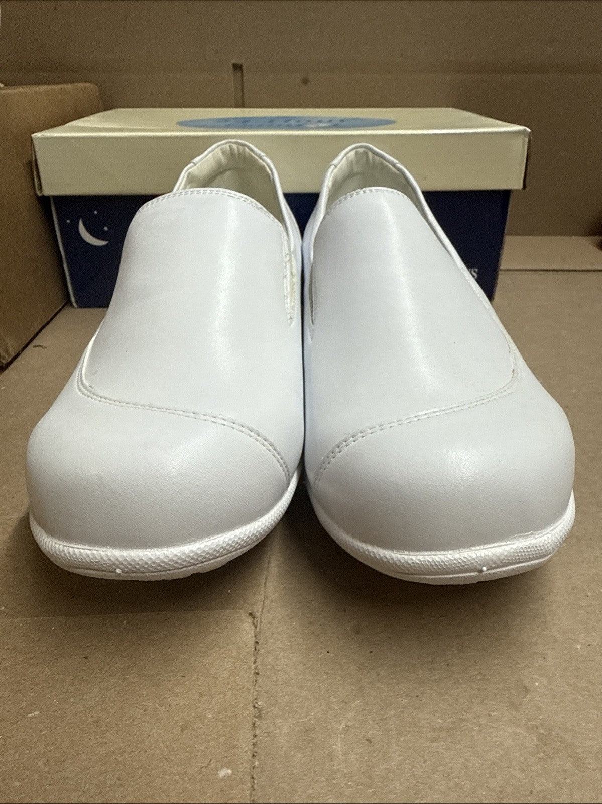 24 HOUR COMFORT Lila Women's 9.5 Wide Width Leather Slip-On Loafers Nurse