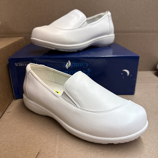 24 HOUR COMFORT Lila Women's 8.5 Wide Width Leather Slip-On Loafers Nurse