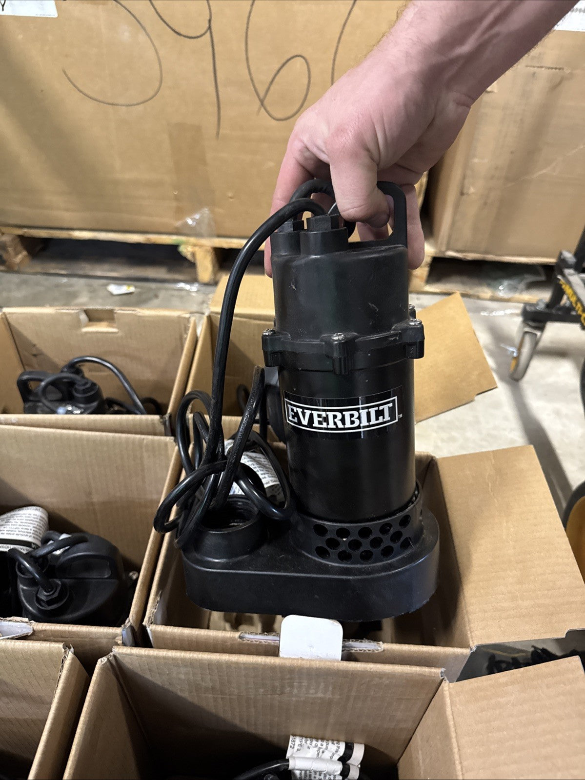 Everbilt 1/2 HP Corrosion Resistant Aluminum Sump Pump w/ Teather Float Switch.