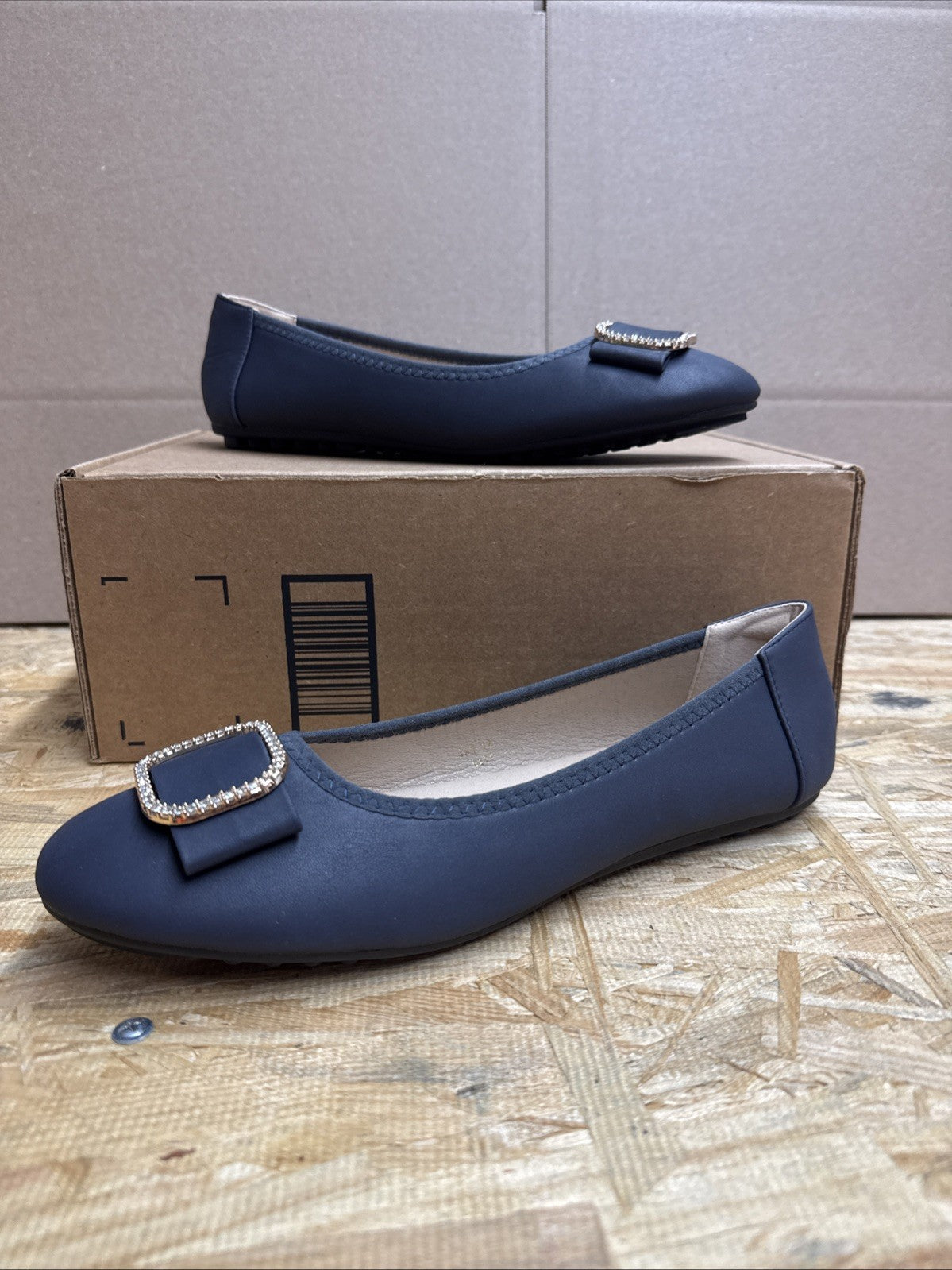 Bernal Women’s navy blue flat shoes w/ Crystal Ornament Comfort Sole Size 11