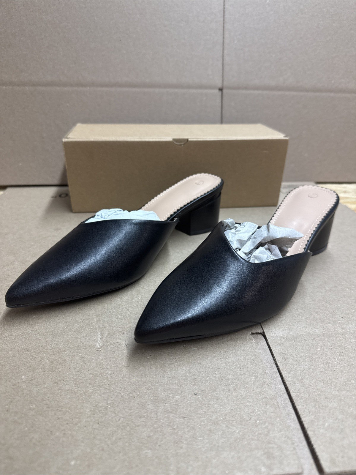 Women’s 8 pointed toe V cut mules chunky black heels slip on clogs office slide