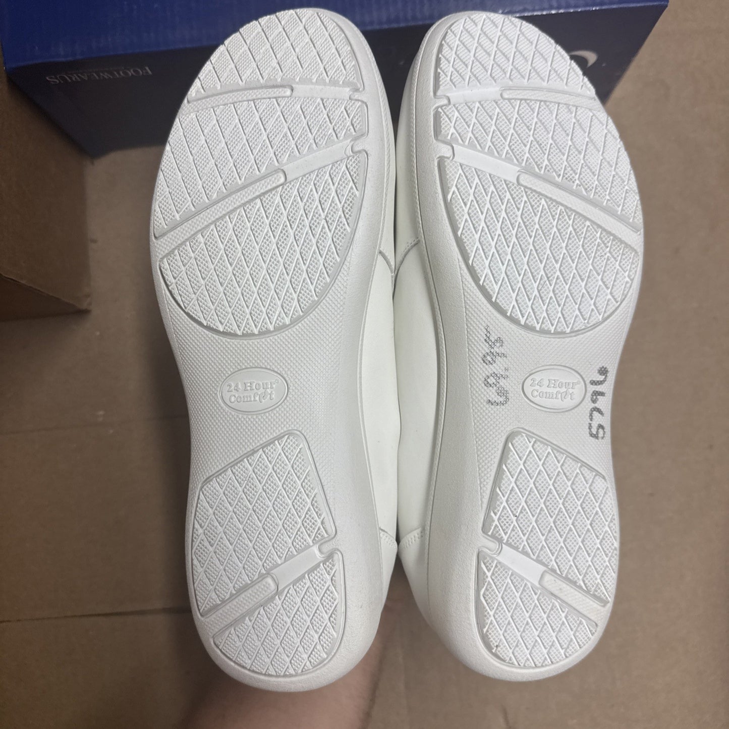 24 HOUR COMFORT Ester Women's 9 Wide Width Slip-On Leather Loafers Nurse