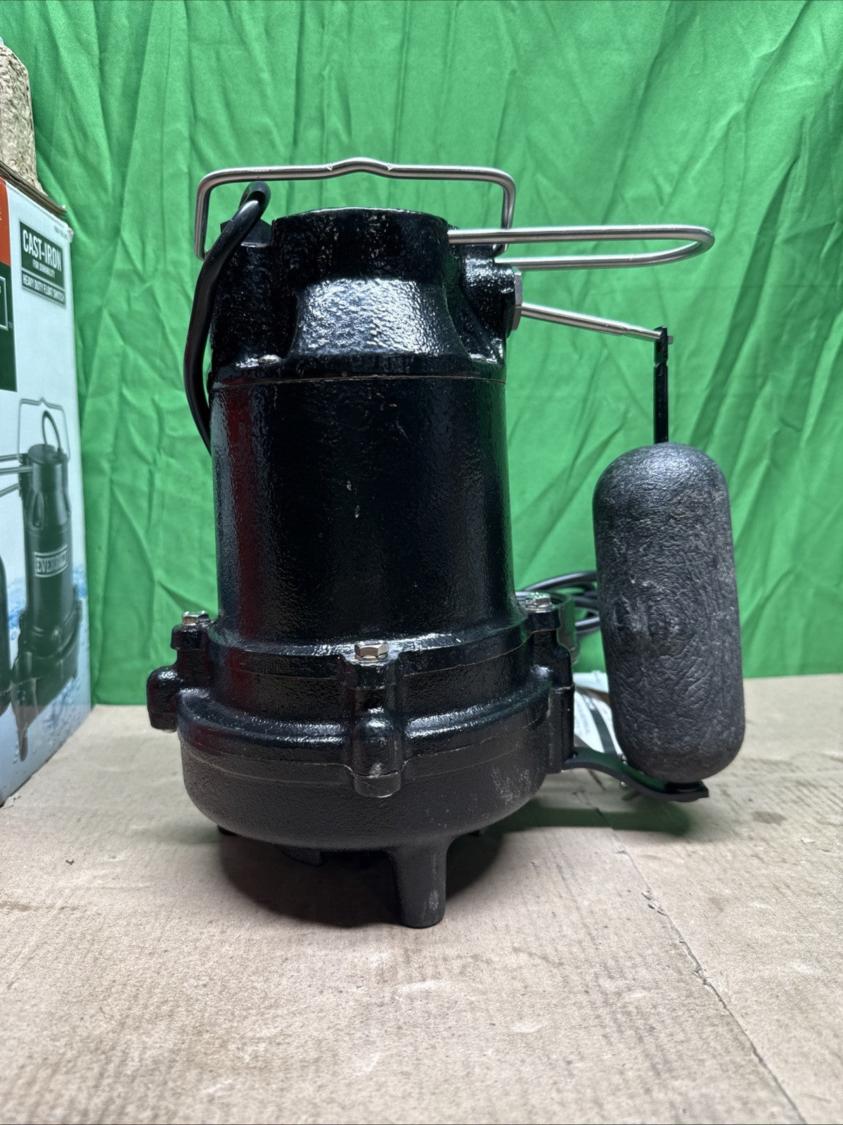 Everbilt 3/4HP Cast-Iron Pro-Grade Submersible Sump Pump 1004 120 345 HDS75