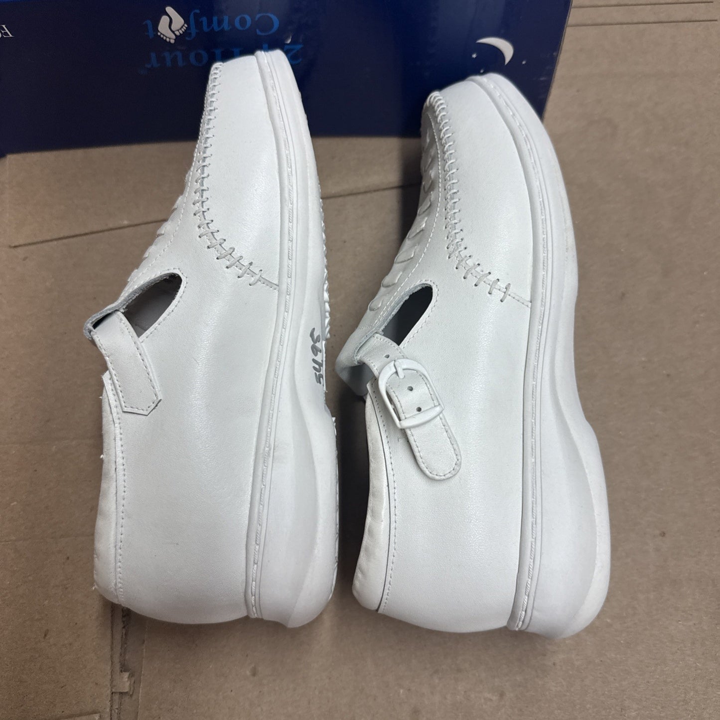 24 HOUR COMFORT Chloe Women's 6 Wide Width Moccasin Design Leather Shoes Nurse