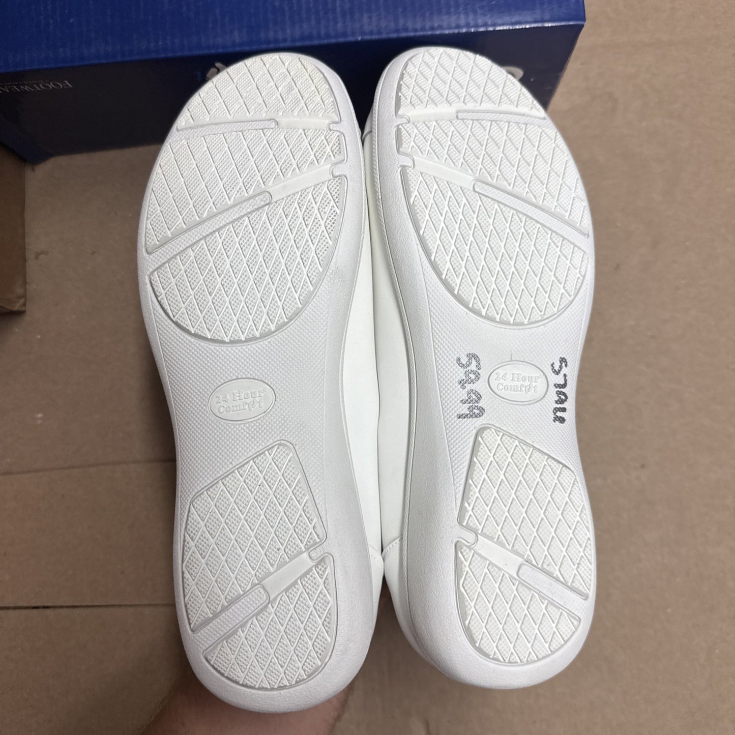 24 HOUR COMFORT Lila Women's 10 Wide Width Leather Slip-On Loafers Nurse