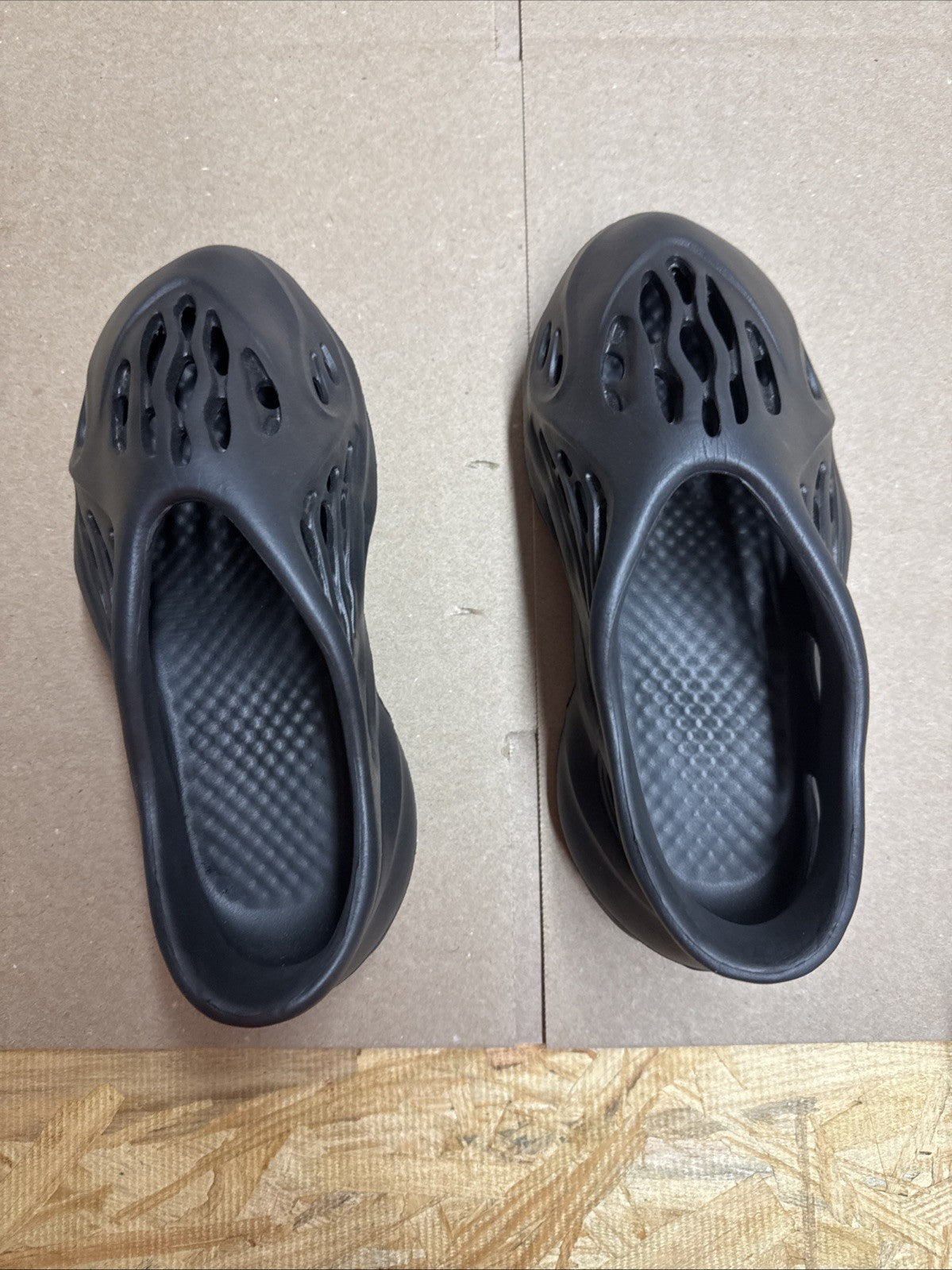 Unbranded Foam Runners Onyx Size 34/35 EU Unisex