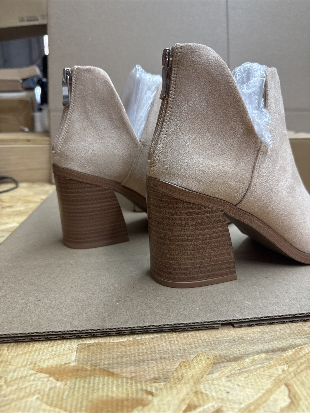 Kathemoi Women’s 7.5 slip on ankle boots cutout pointed toe chunky heel booties