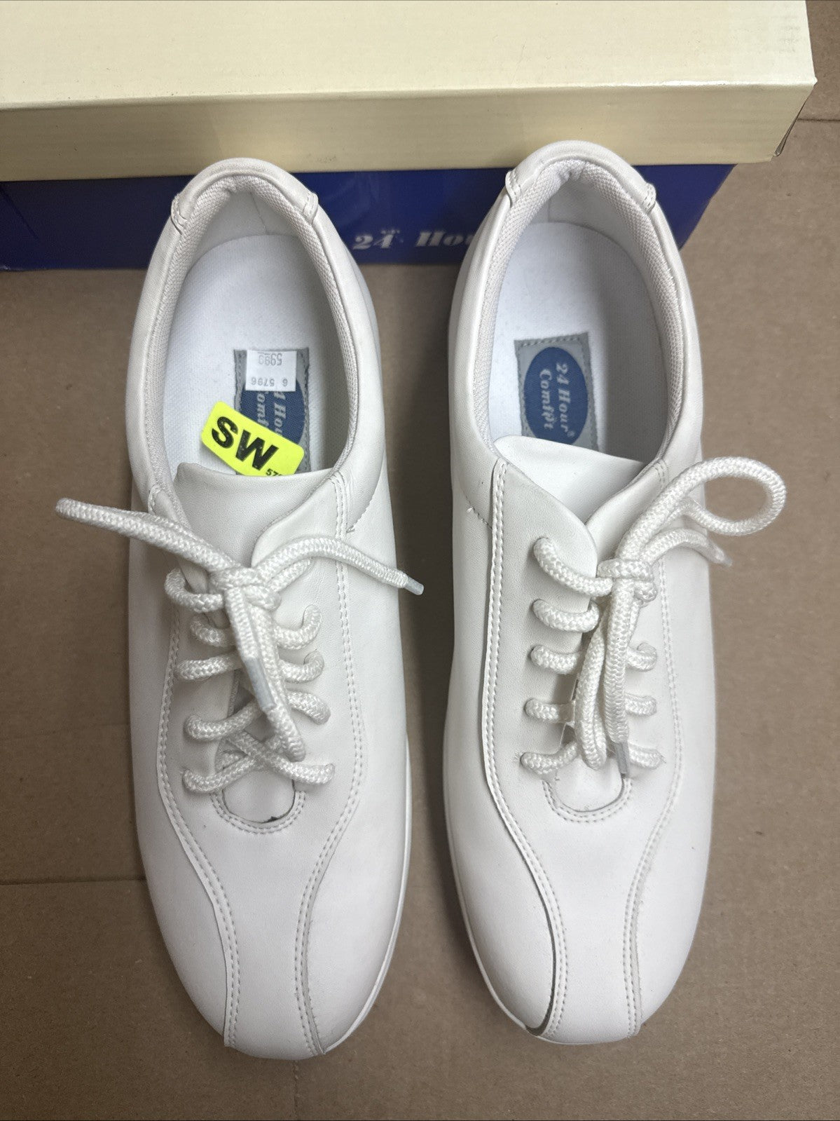 24 HOUR COMFORT Alana Women's Wide Width Lace Up Shoes 10.5 Nurse