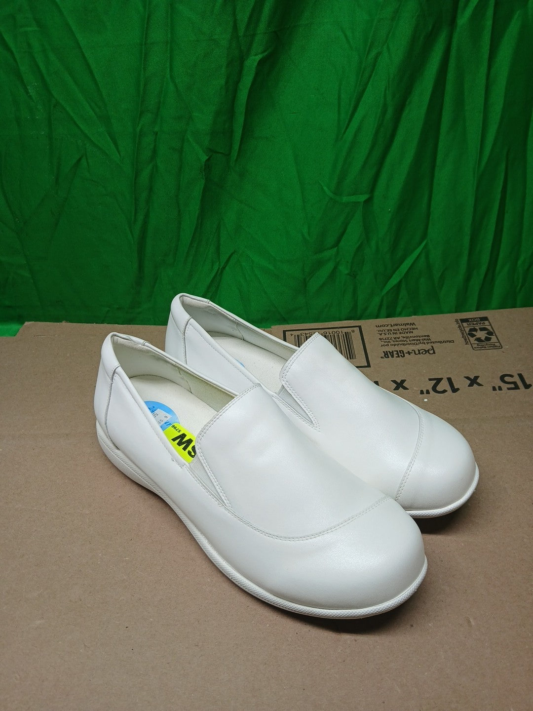 24 HOUR COMFORT Lila Women's 9.5 Wide Width Leather Slip-On Loafers Nurse