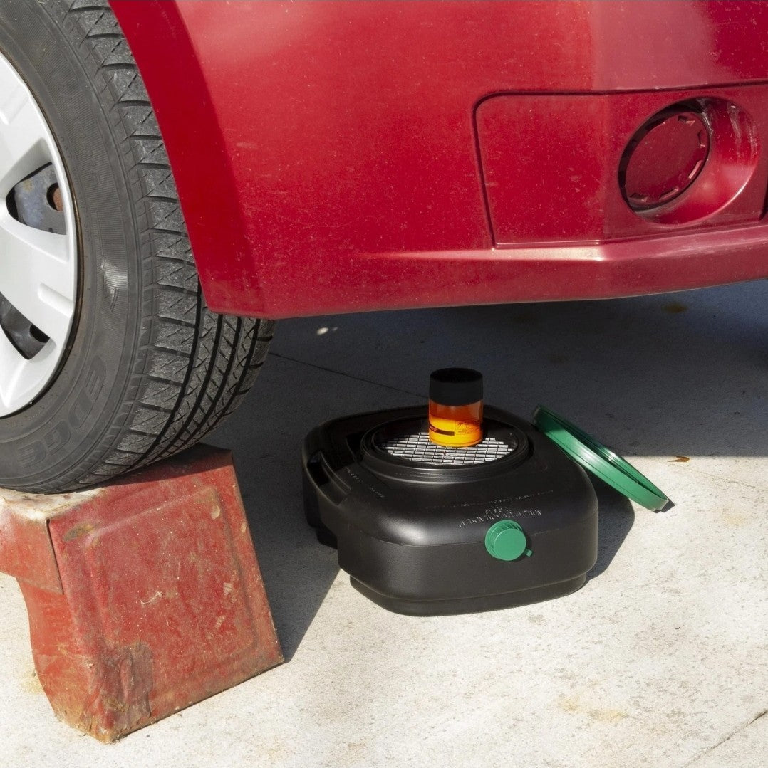 AM06984 12 Quart Oil Drain Pan with Lid Filter Drain Screen and Pour Spout