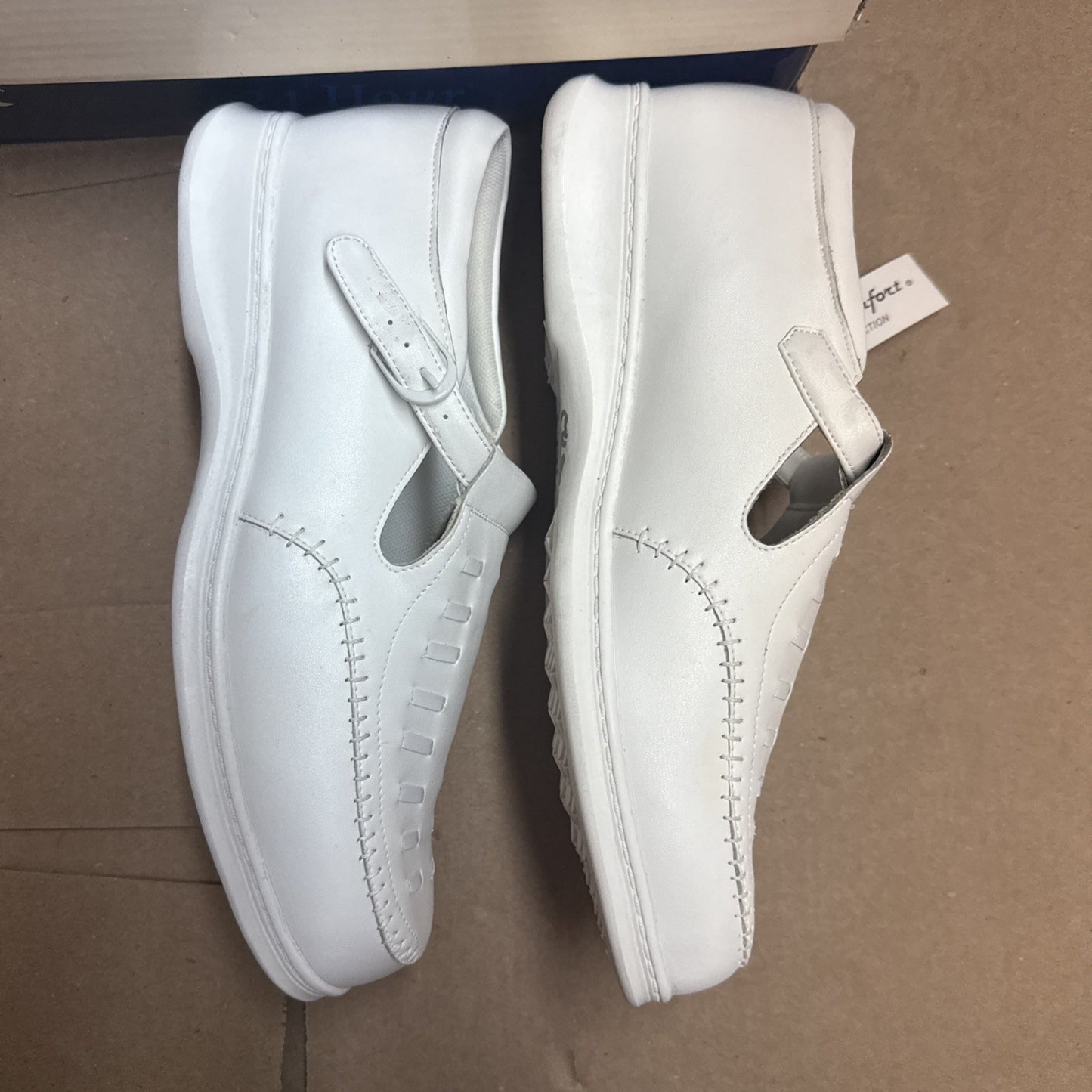 24 HOUR COMFORT Chloe Women's 10.5 WideWidth Moccasin Design Leather Shoes Nurse