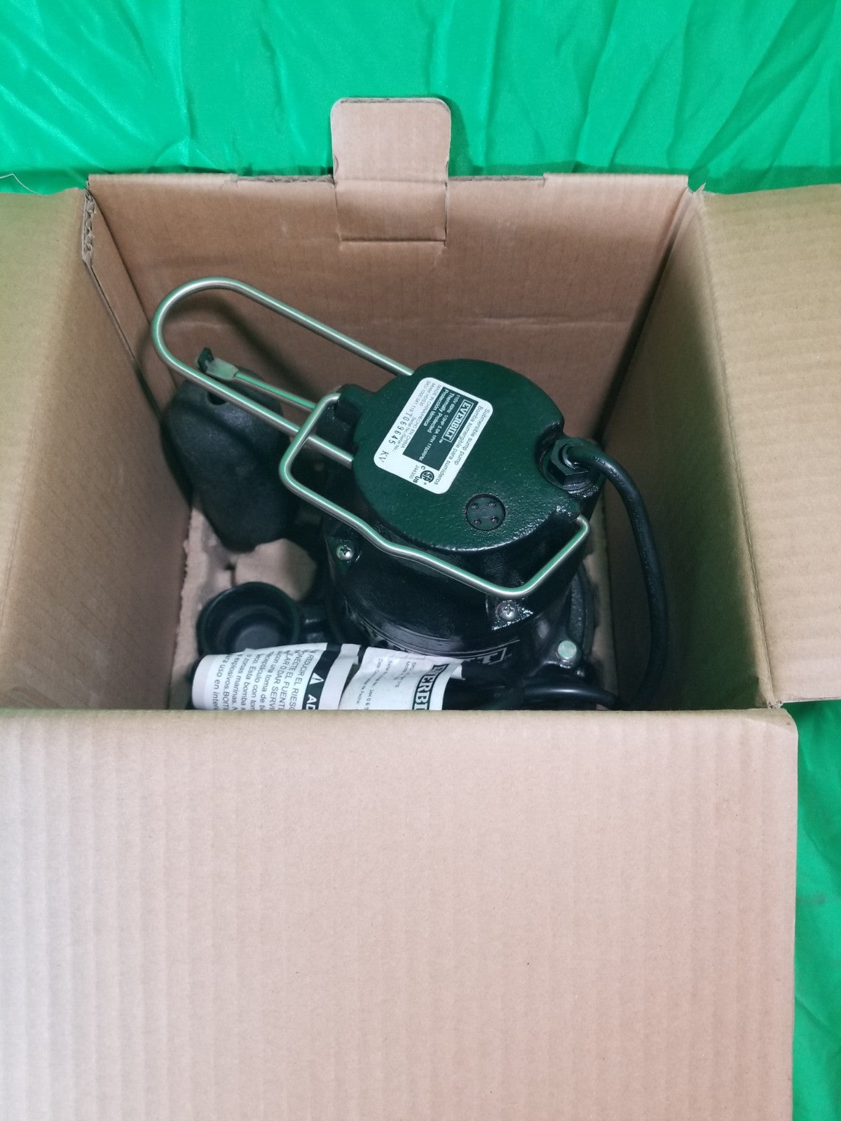 Everbilt 1/3 HP Cast Iron Submersible Sump Pump Excellent Condition