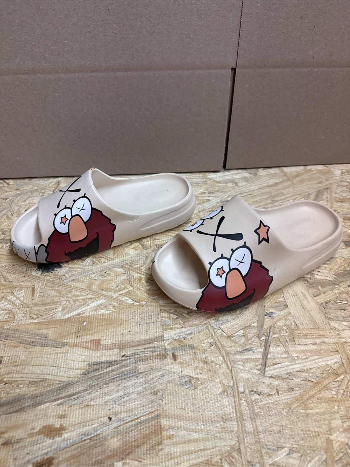 Elmo Slides Unisex. Rubber. Beach. Unbranded. Size 5 Men’s 6 Women’s 36 EU