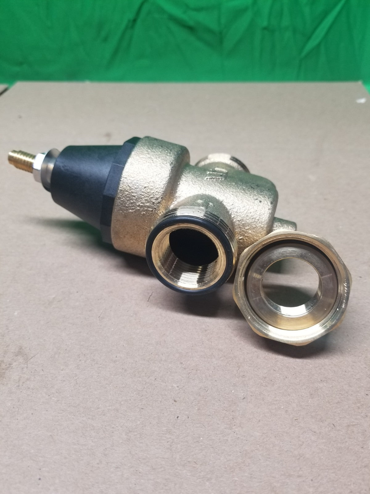 Watts 3/4” In-Line Water Pressure Reducing Valve (Female, Brass, Lead Free) NOB