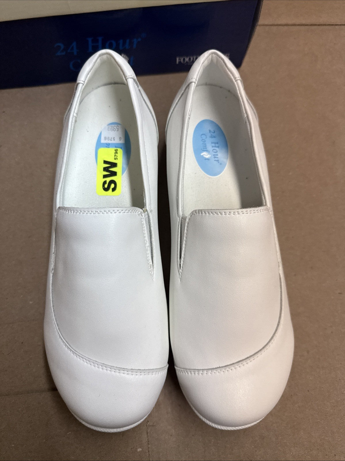 24 HOUR COMFORT Lila Women's 6.5 Wide Width Leather Slip-On Loafers Nurse