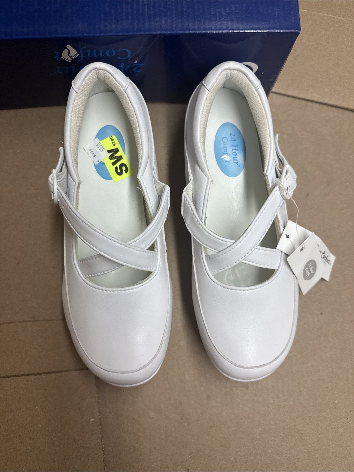 24 HOUR COMFORT Susan Women's 8 Wide Width Criss-Cross Strap Leather Shoes Nurse