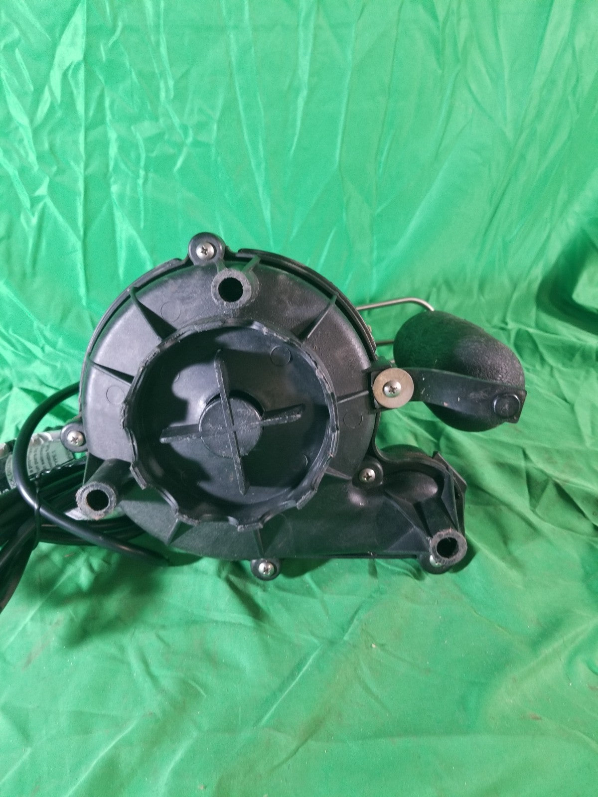 Everbilt 1/3 HP Cast Iron Submersible Sump Pump Excellent Condition