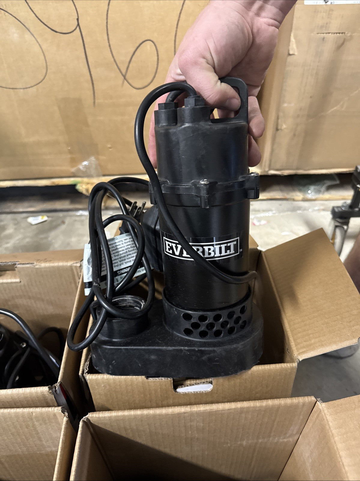 Everbilt 1/2 HP Corrosion Resistant Aluminum Sump Pump w/ Teather Float Switch.