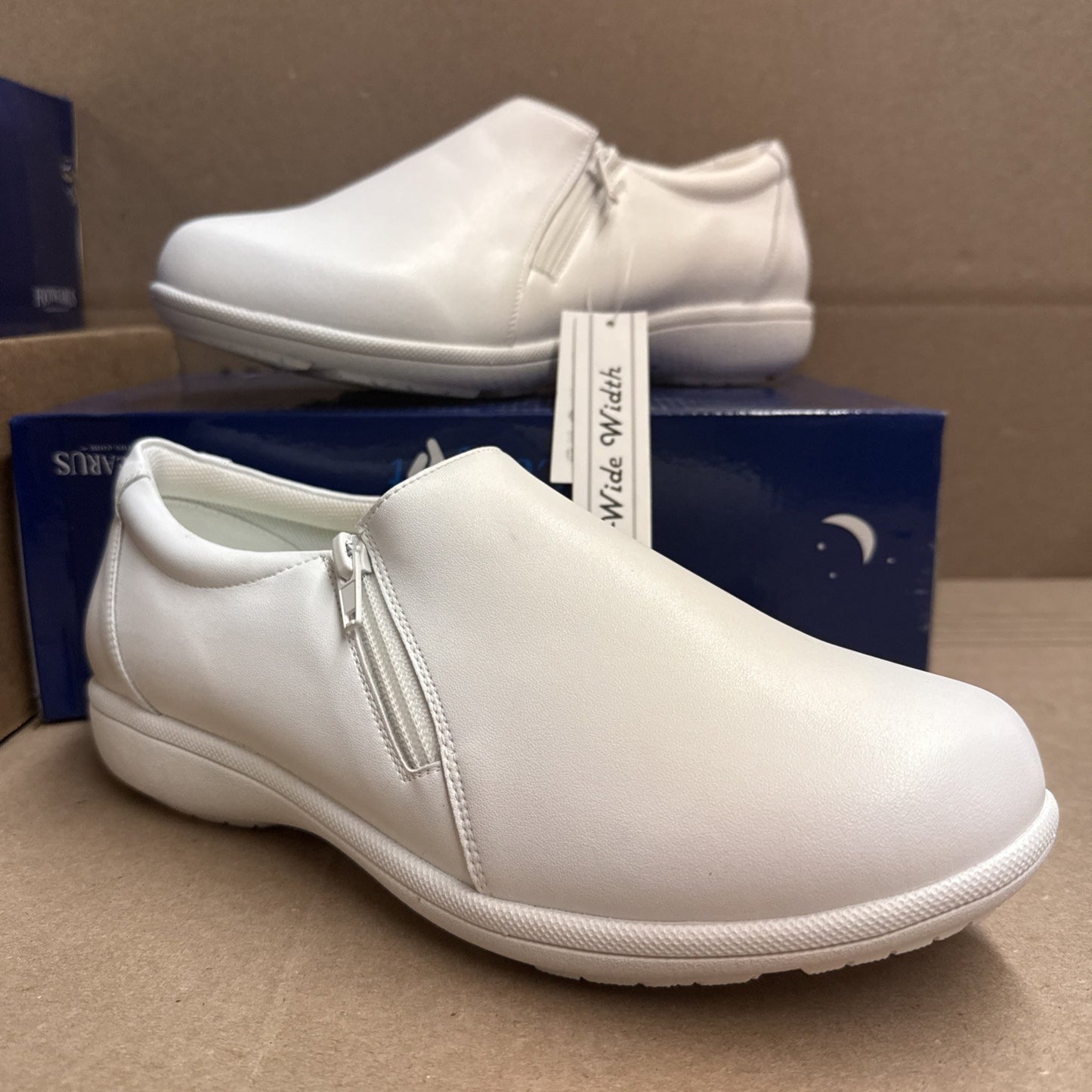 24 HOUR COMFORT Ester Women's 9.5 Wide Width Slip-On Leather Loafers Nurse