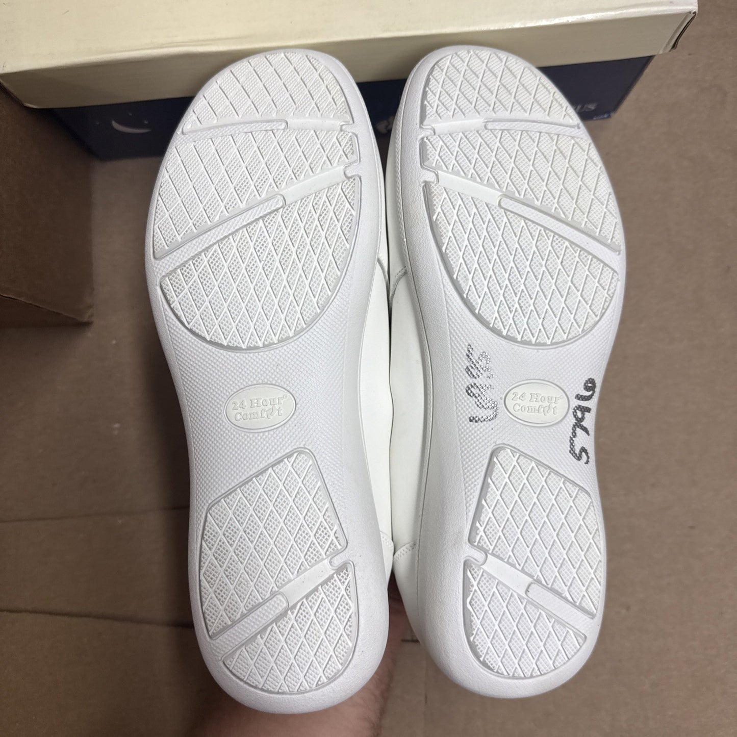 24 HOUR COMFORT Ester Women's 7.5 Wide Width Slip-On Leather Loafers Nurse