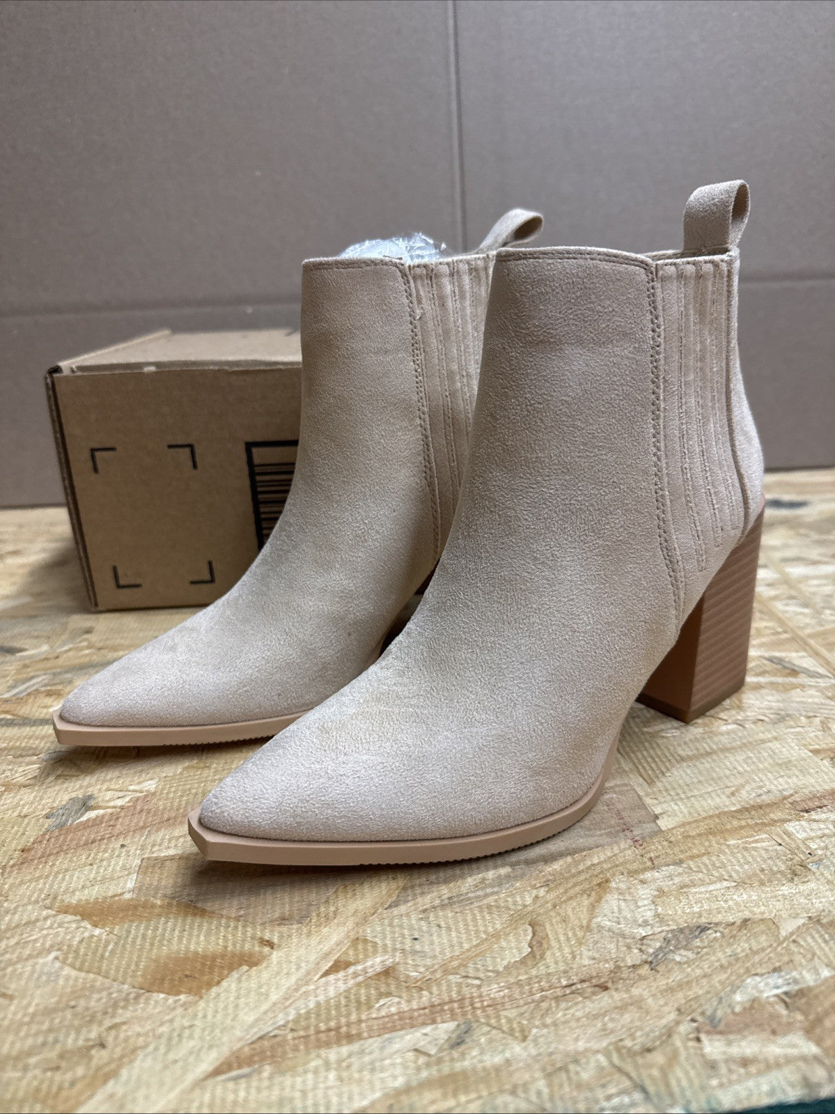 Women’s Size 5 slip on ankle stacked mid block heel shoes Faux leather Boots