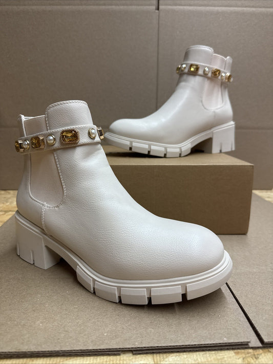 ZBY women’s Chelsea Ankle Boot With Amulet Strap Chunky Heel Size 8.5