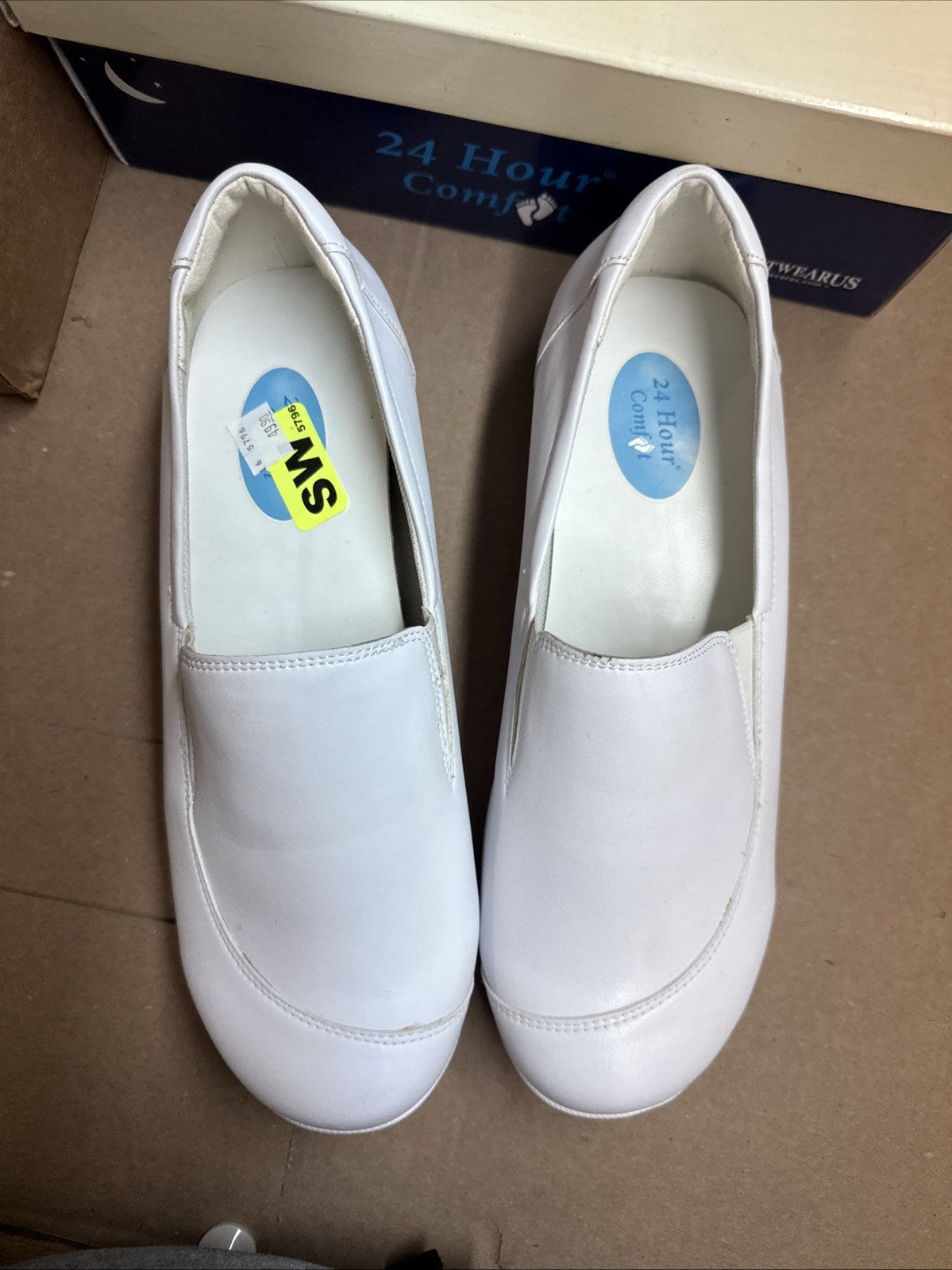 24 HOUR COMFORT Lila Women's 9.5 Wide Width Leather Slip-On Loafers Nurse